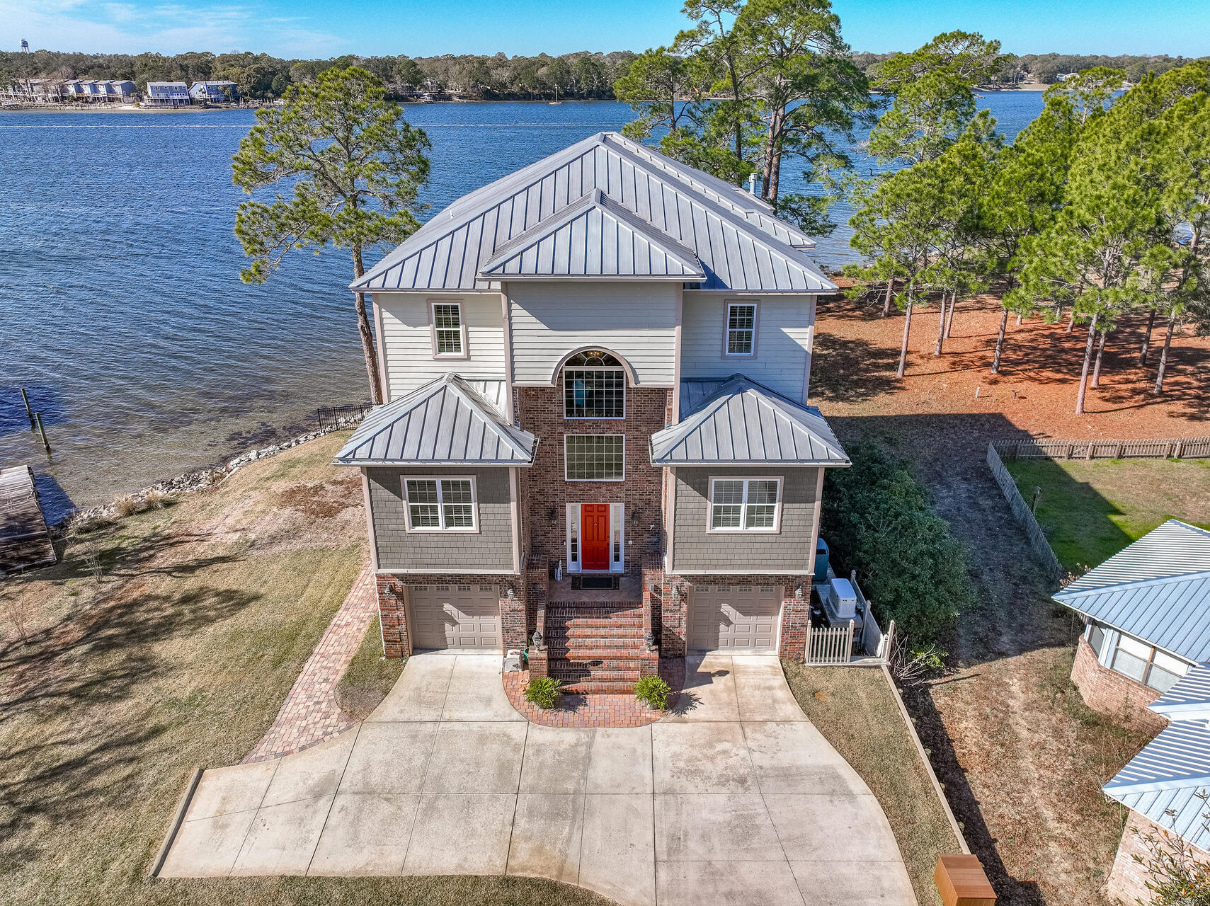 GREY MOSS POINT - Residential