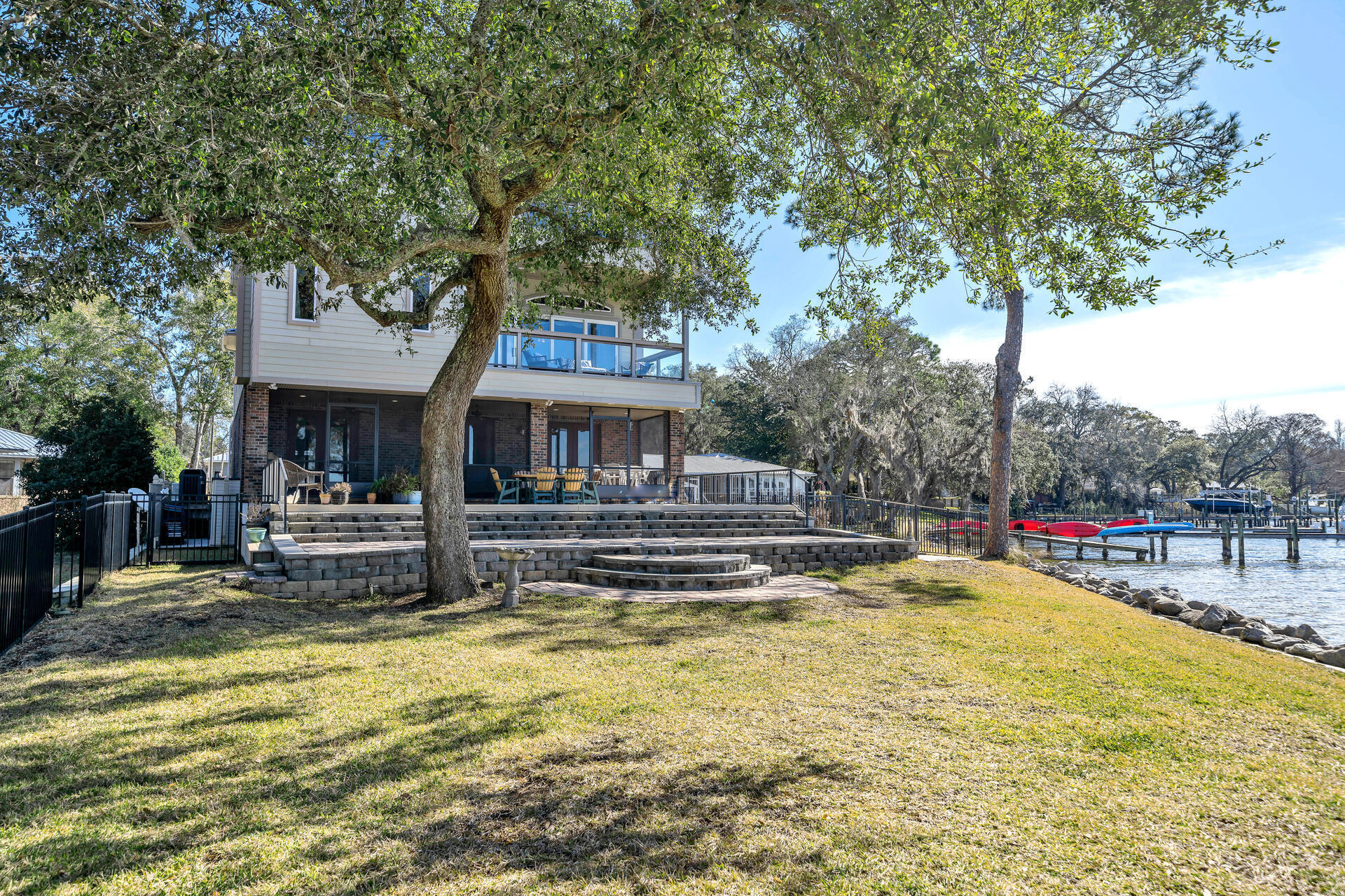 GREY MOSS POINT - Residential