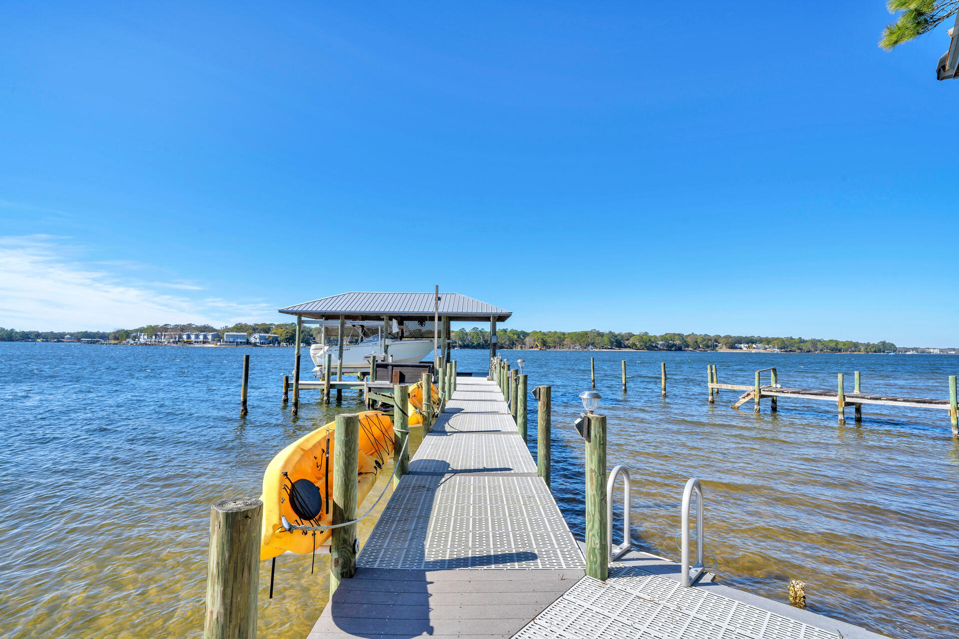 GREY MOSS POINT - Residential