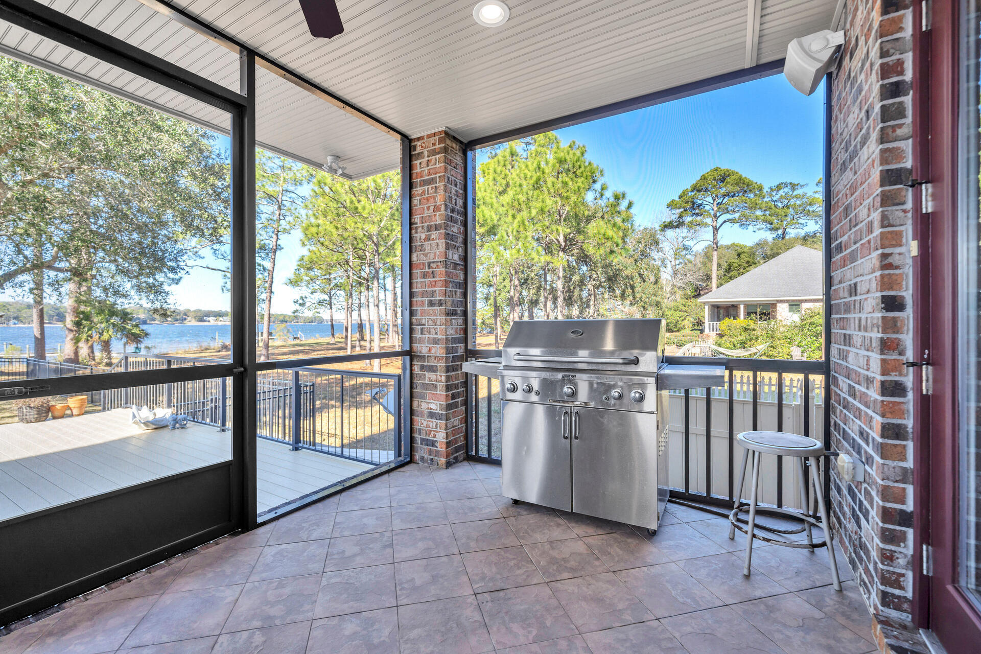 GREY MOSS POINT - Residential