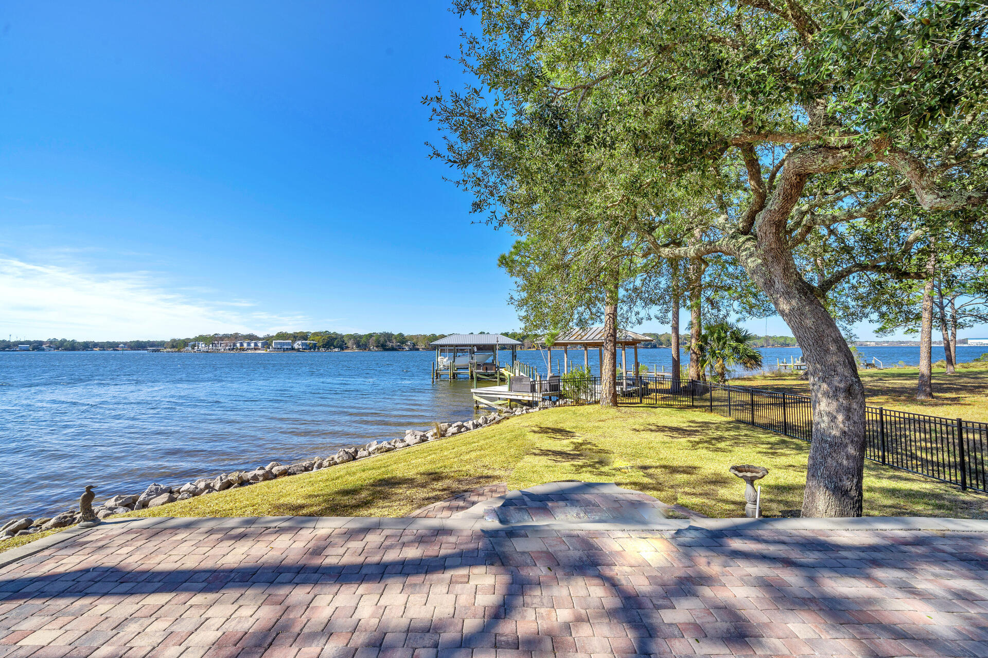 GREY MOSS POINT - Residential
