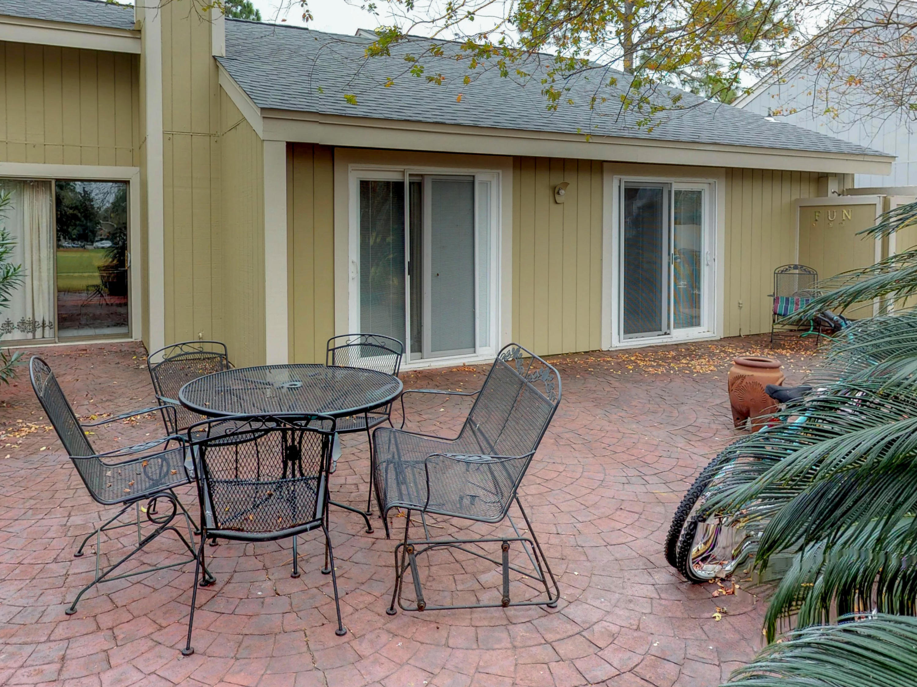 LINKSIDE VILLAGE UNIT 1 - Residential