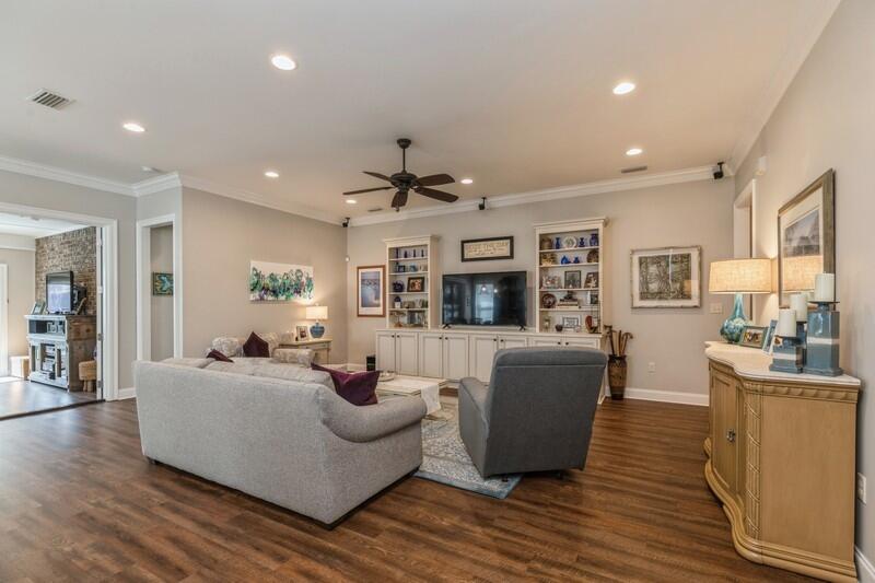 THE STABLES AT ROCKY BAYOU - Residential