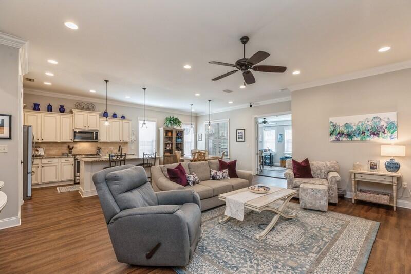 THE STABLES AT ROCKY BAYOU - Residential