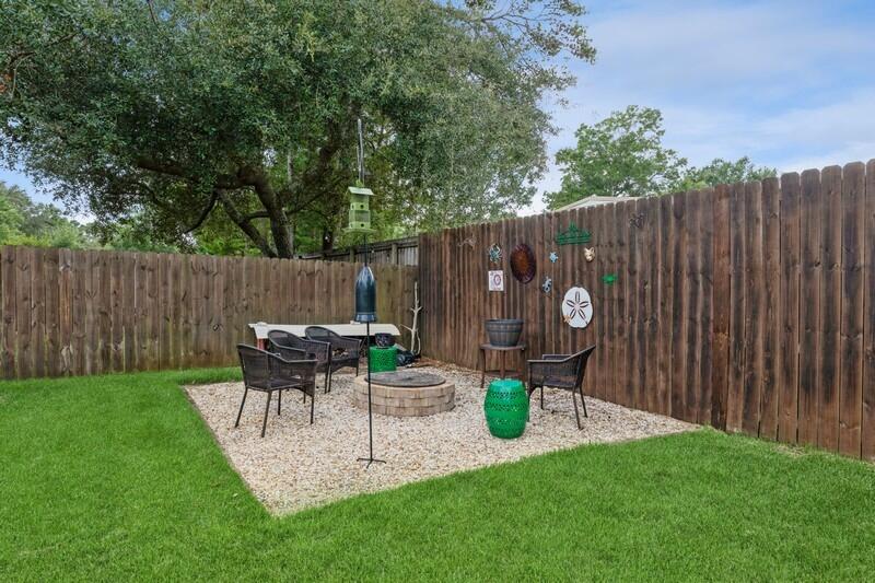 THE STABLES AT ROCKY BAYOU - Residential