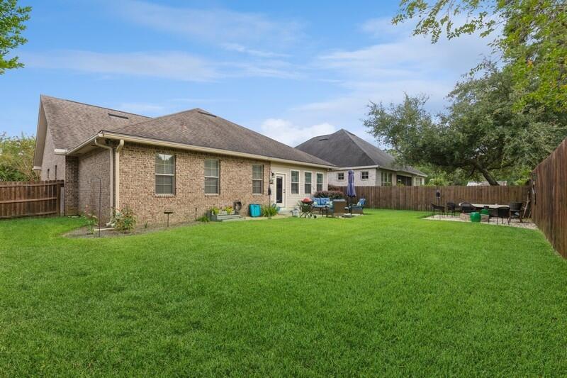THE STABLES AT ROCKY BAYOU - Residential