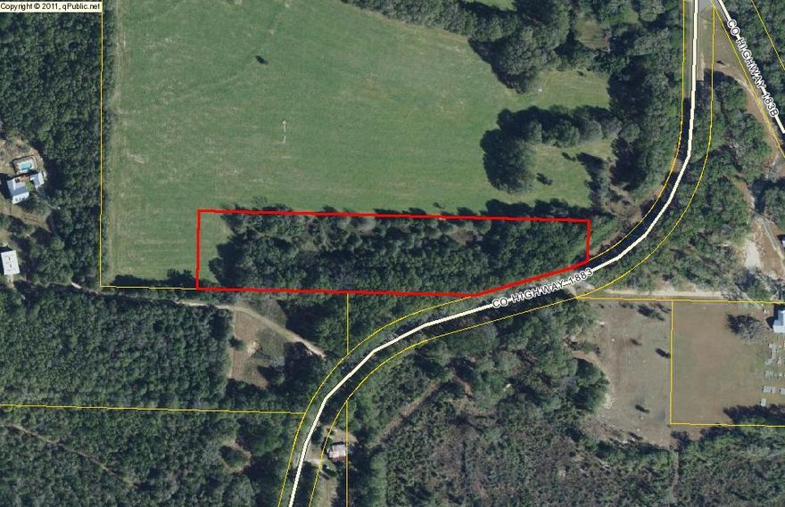 5 Acres. Wooded. Great location to build your dream home. A quiet & peaceful country setting. Paved road frontage.