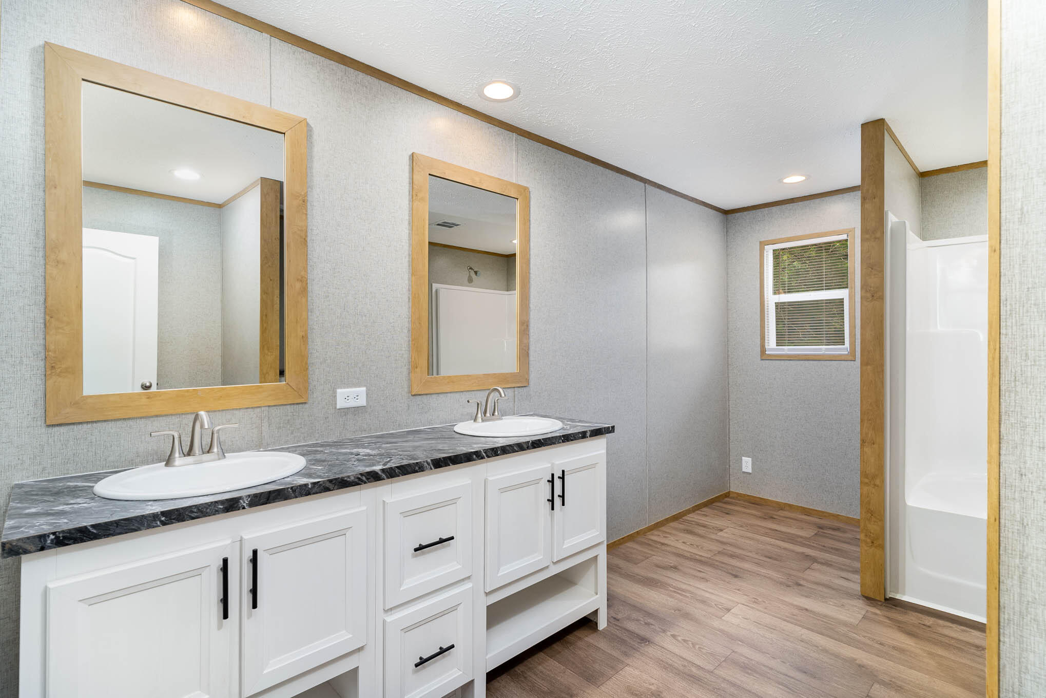 CHOCTAW 1ST ADDN - Residential Lease