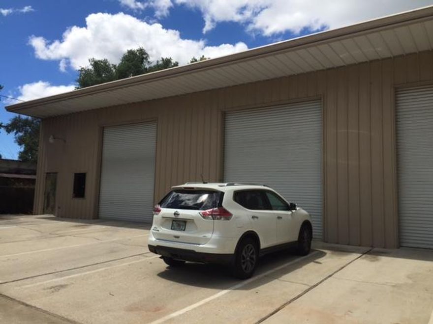 OFFICE/WAREHOUSE LOCATED ONE BLOCK SOUTH OF RACETRACK RD. BLDG HAS 3 16' OVERHEAD DOORS. WHSE HAS 18' CEILING HEIGHT. BLDG HAS A SMALL OFFICE AND 1 BATHROOM. NOT A TRIPLE NET LEASE. BLDG AVAILABLE WITH 30 DAYS NOTICE.