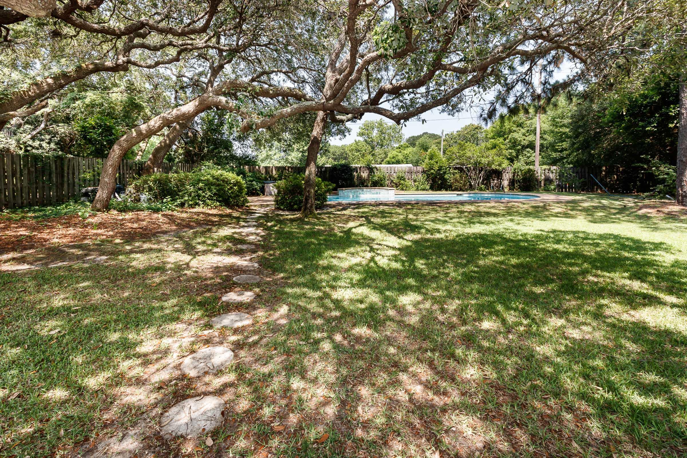 LAKE LORRAINE ESTATES 1 - Residential