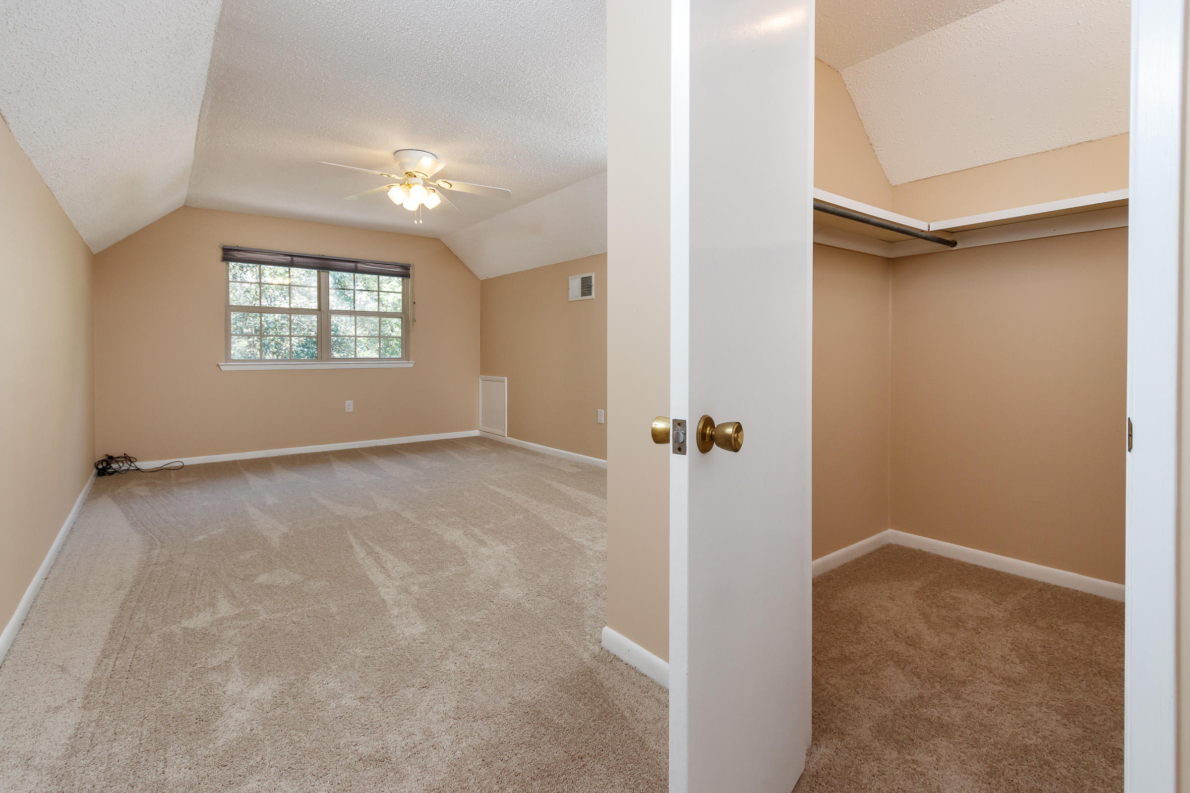 LAKE LORRAINE ESTATES 1 - Residential