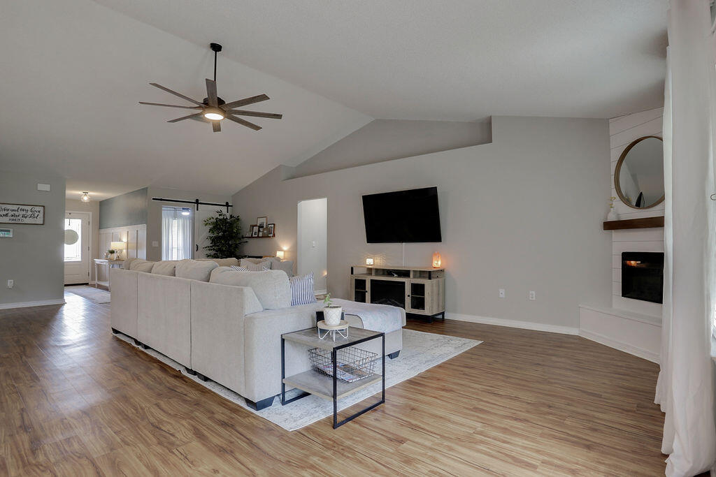 ALICIA PLACE - Residential