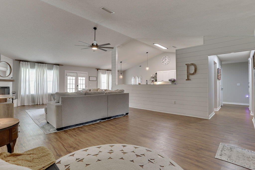 ALICIA PLACE - Residential