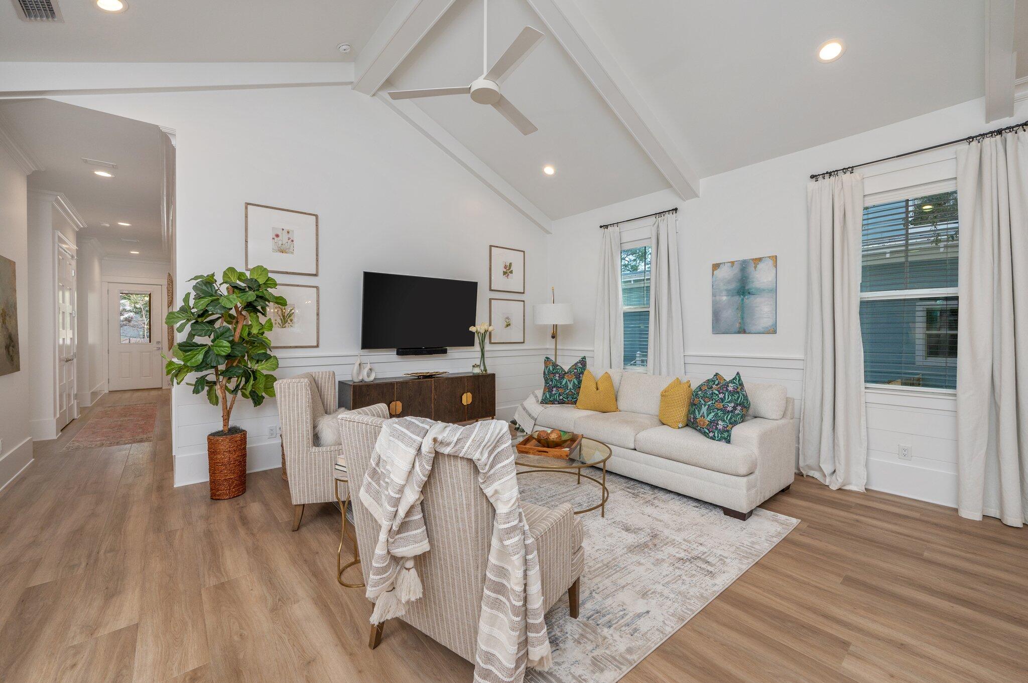 MAGNOLIA BEACH - Residential