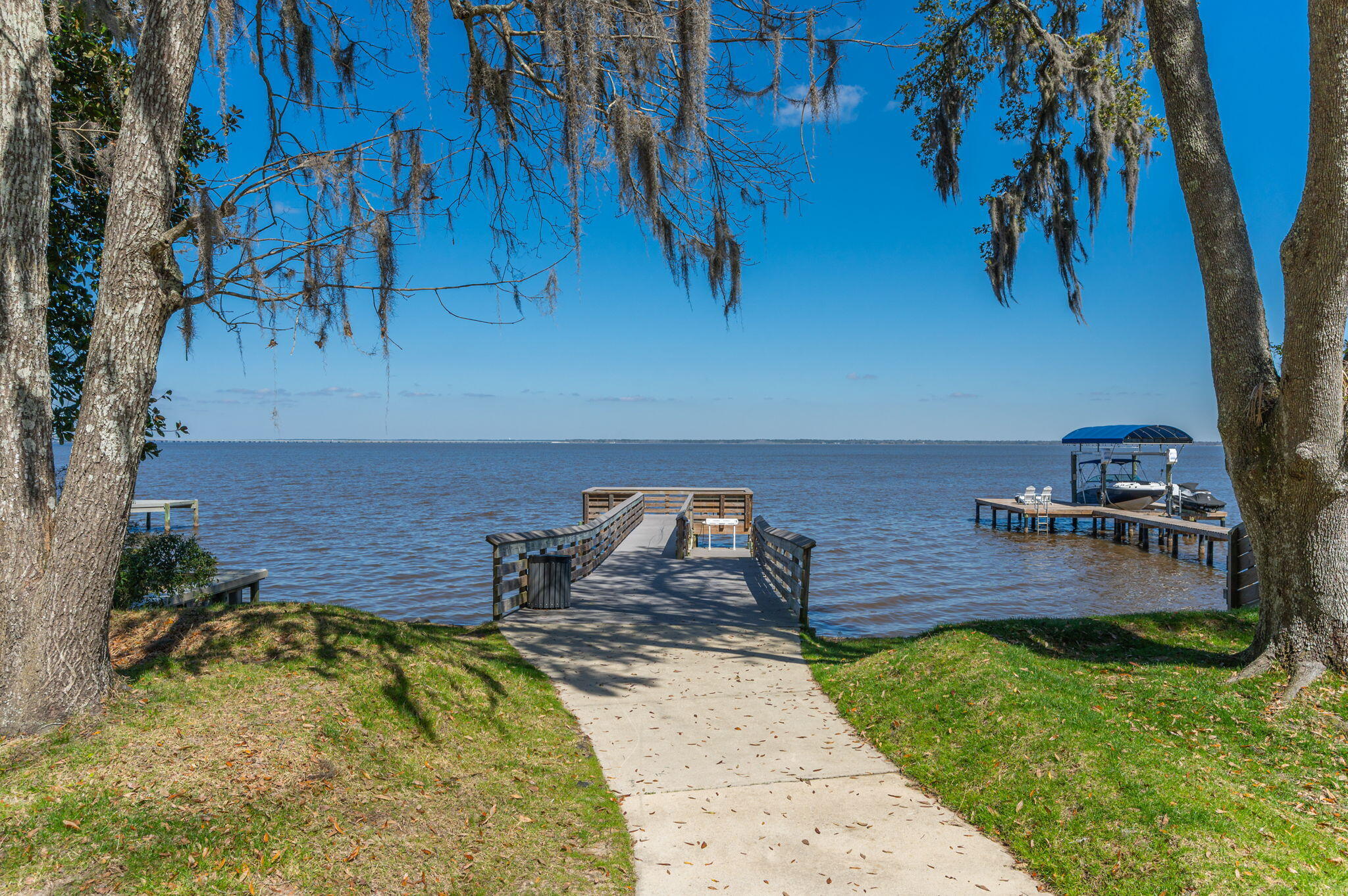 MAGNOLIA BEACH - Residential