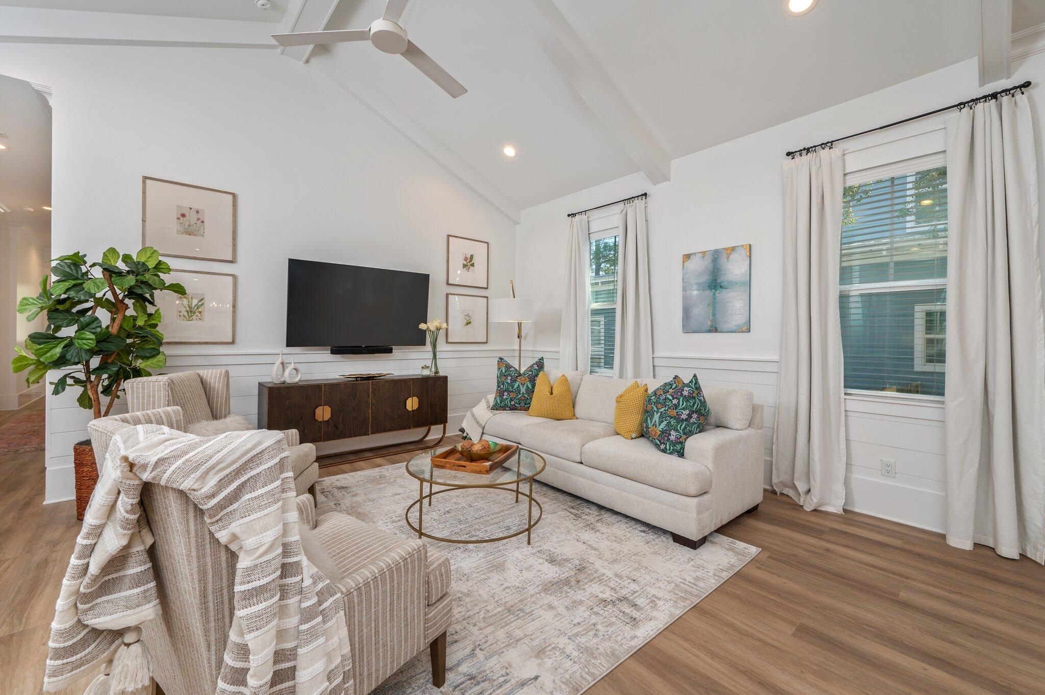 MAGNOLIA BEACH - Residential
