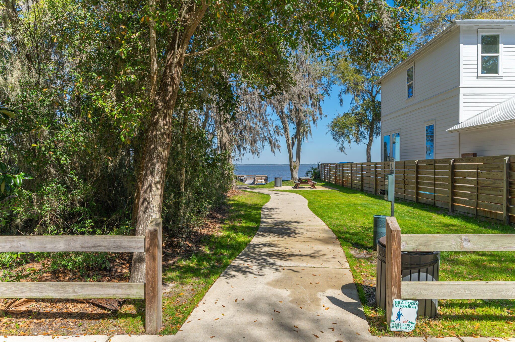 MAGNOLIA BEACH - Residential