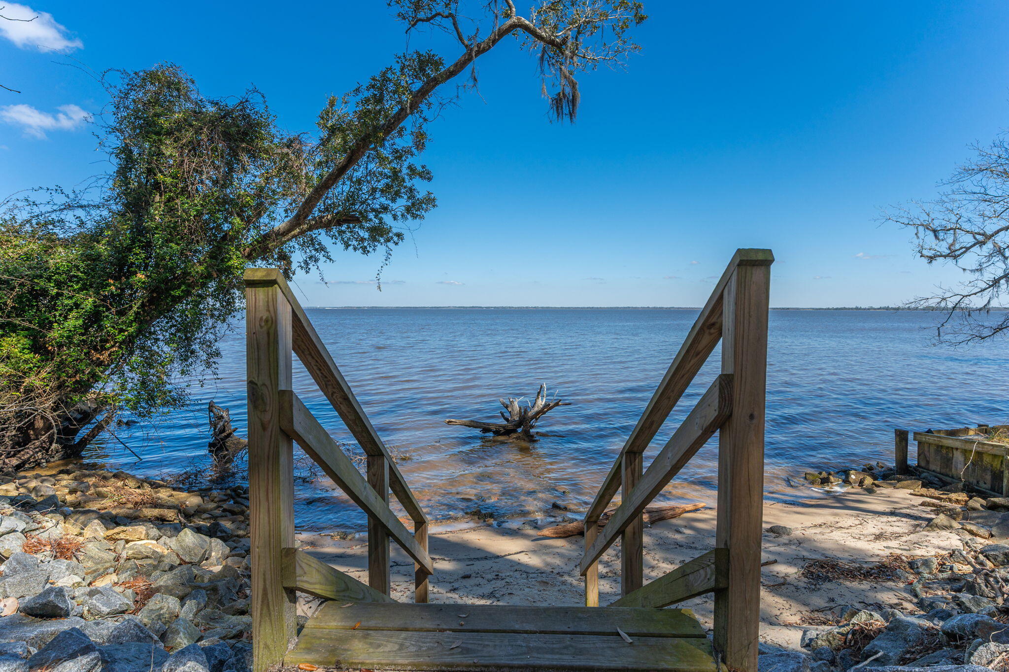 MAGNOLIA BEACH - Residential