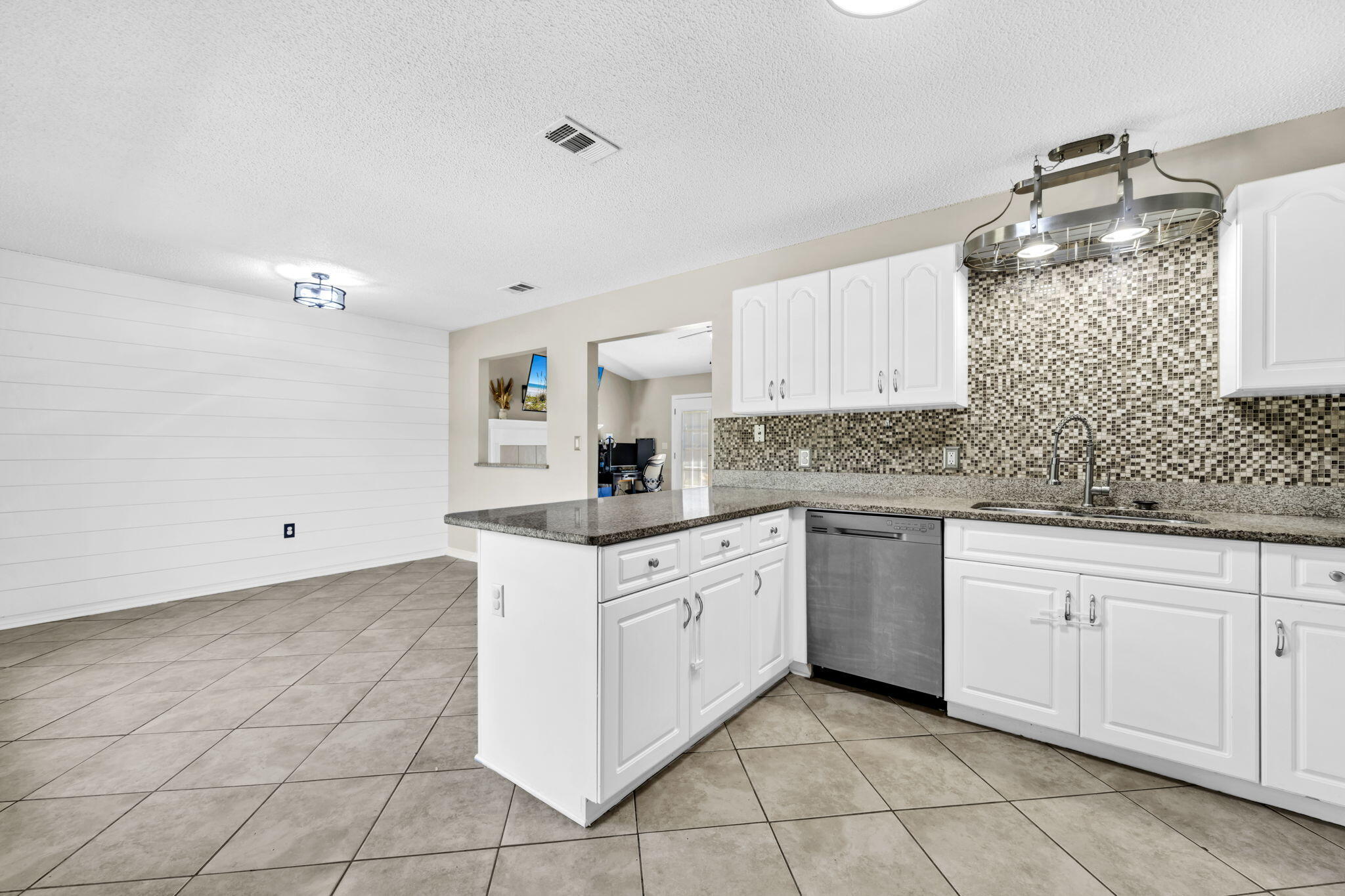 NORTHVIEW ESTATES 7TH ADDN - Residential