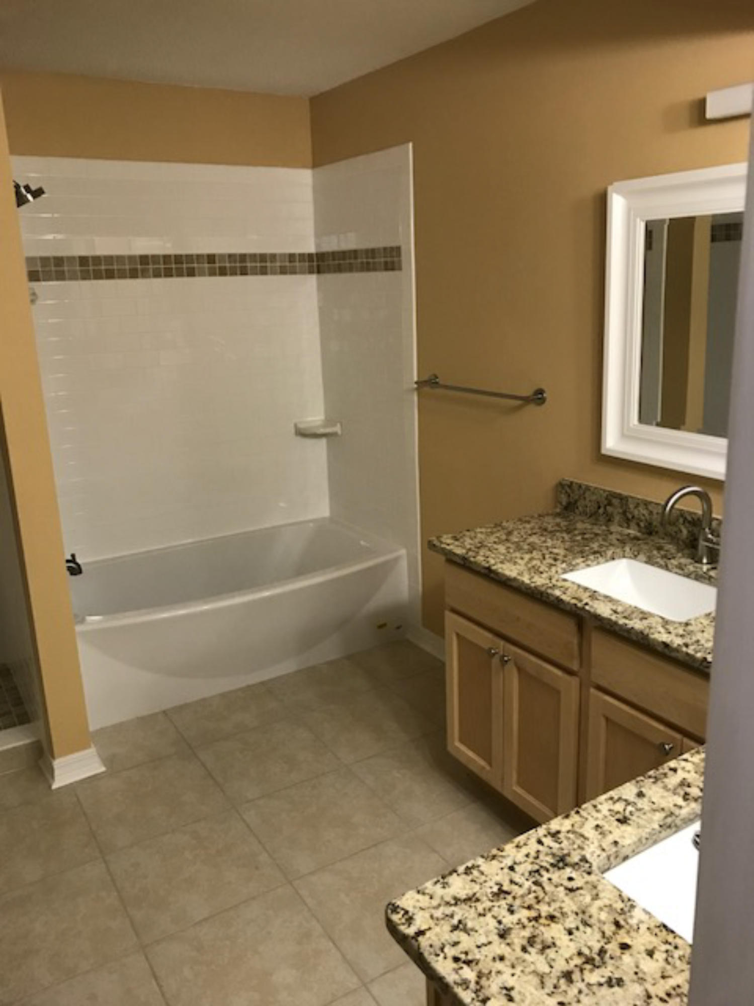 COLINA DEL ORO - Residential Lease