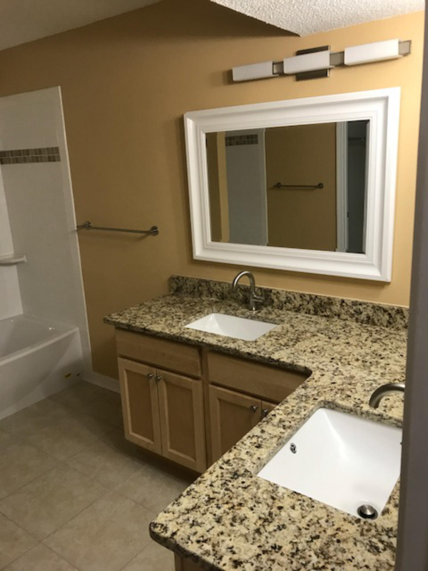 COLINA DEL ORO - Residential Lease