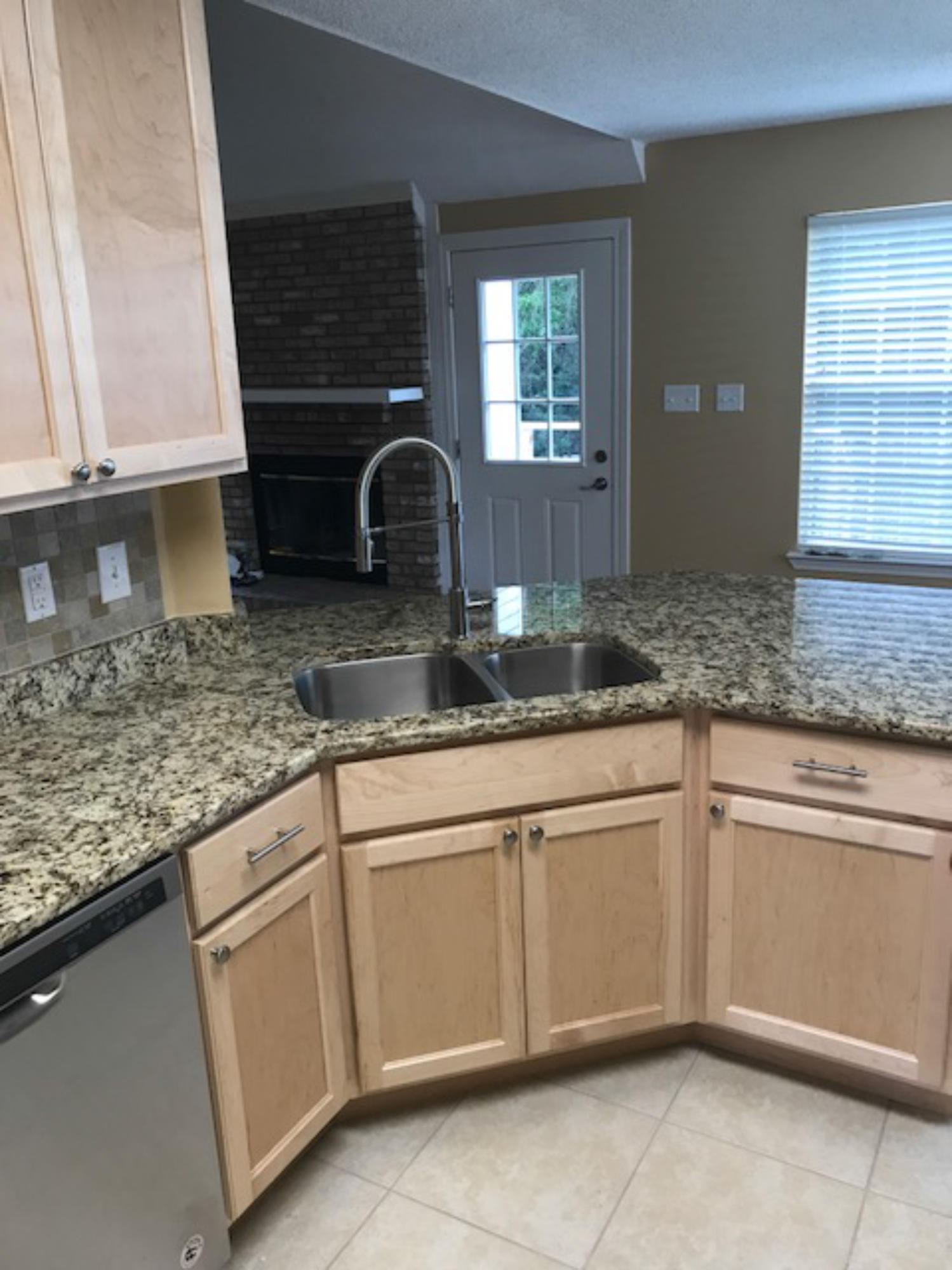 COLINA DEL ORO - Residential Lease