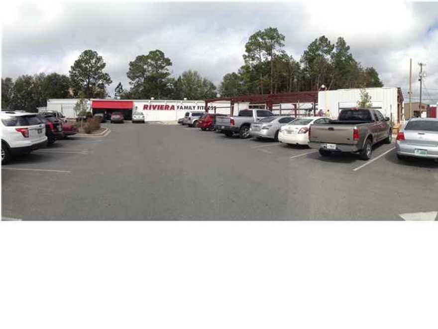 This is a brand new space with a wide open floor plan. It is centrally located in Crestview across the street From a large shopping center. It has great visibility and high volume of traffic passing by daily.