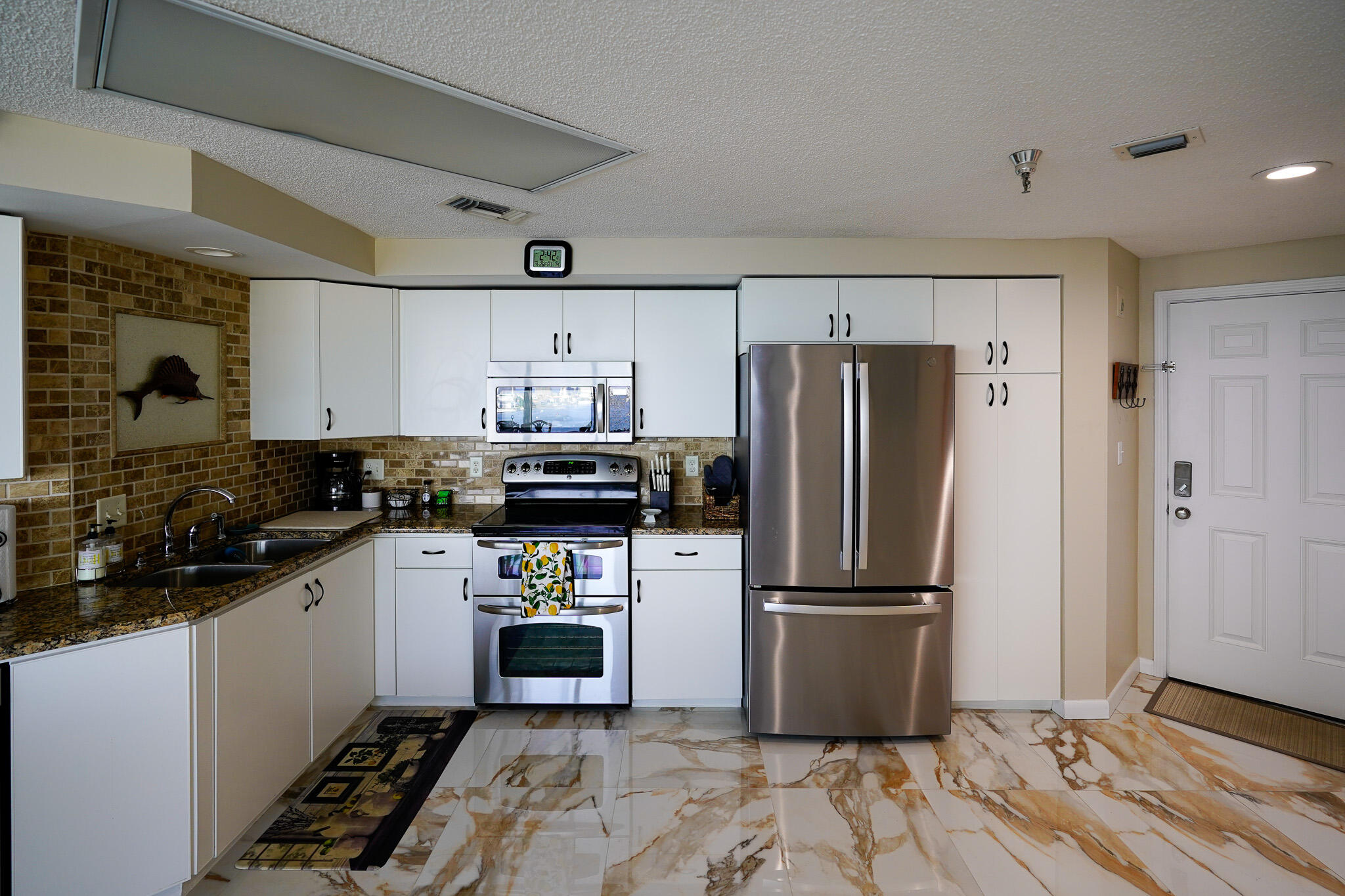 DESTIN YACHT CLUB - Residential Lease