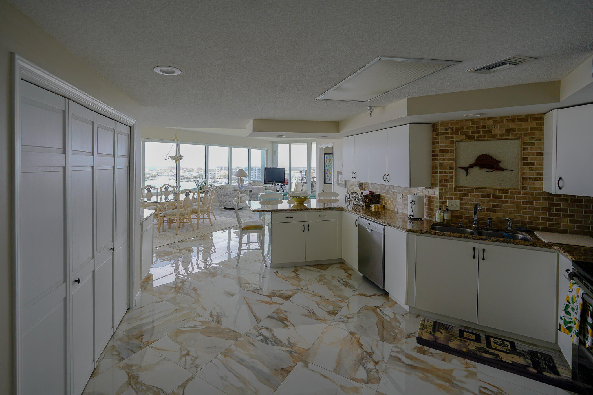 DESTIN YACHT CLUB - Residential Lease