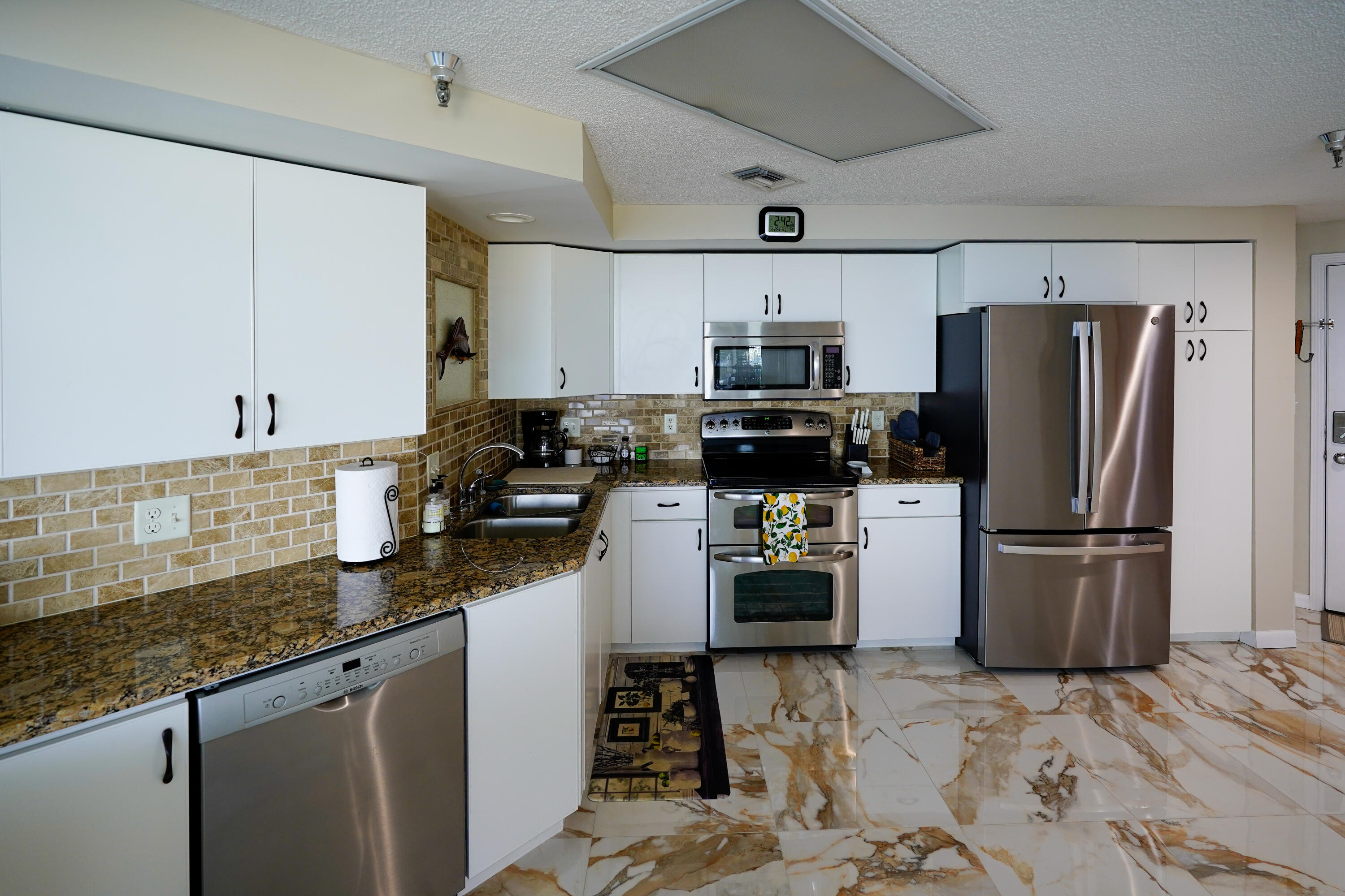 DESTIN YACHT CLUB - Residential Lease