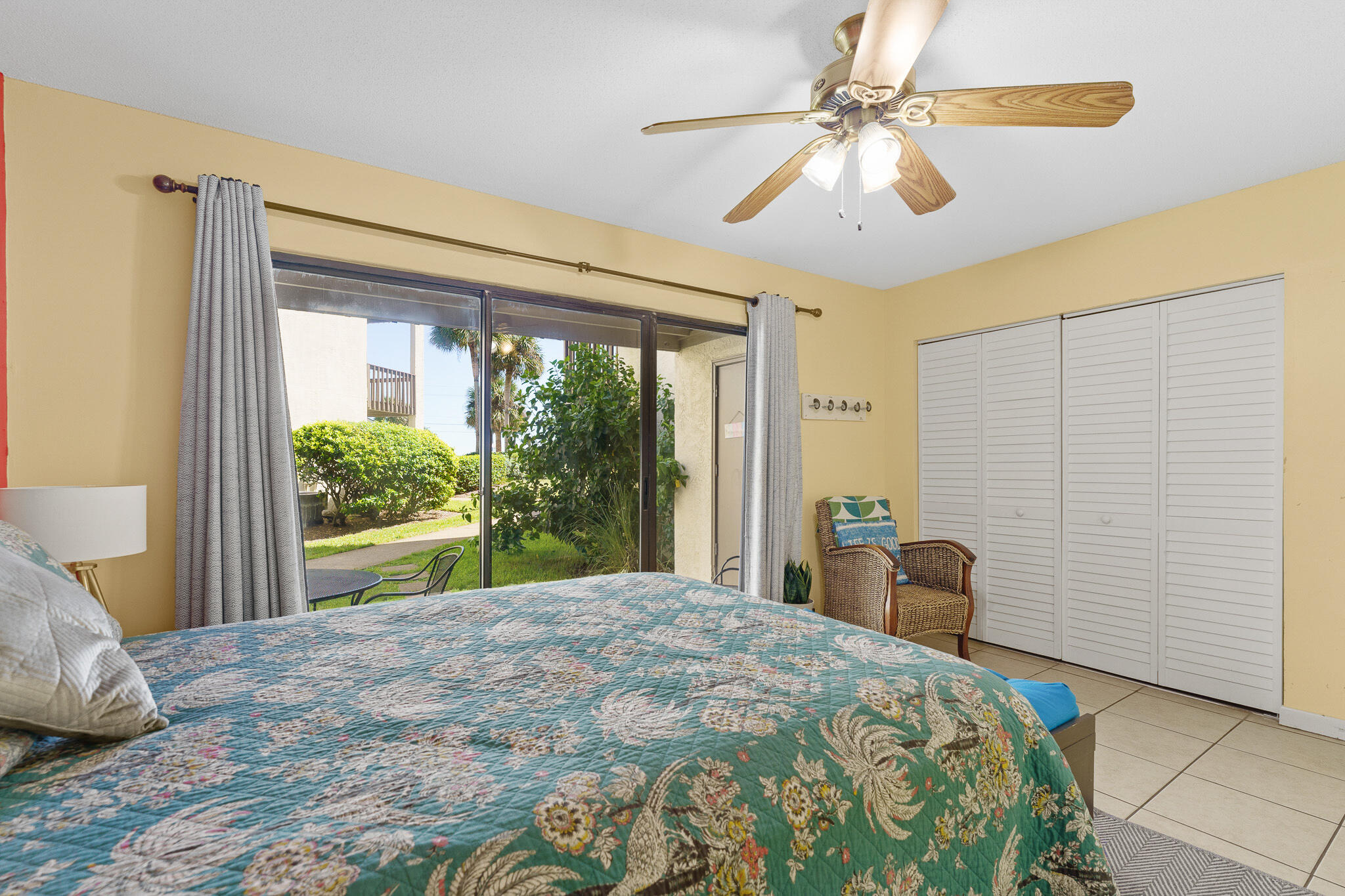 BLUE SURF TOWNHOMES - Residential