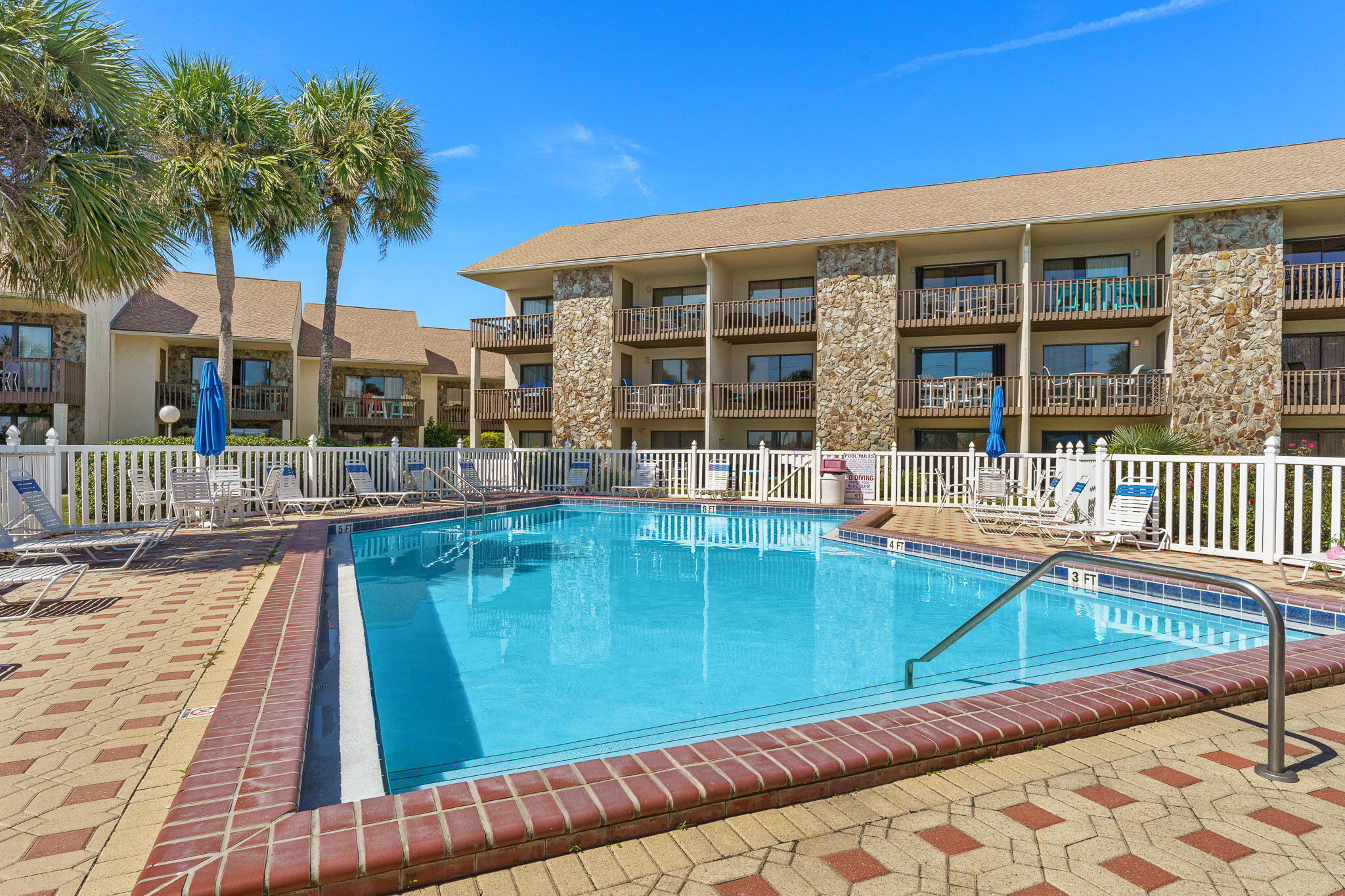 BLUE SURF TOWNHOMES - Residential