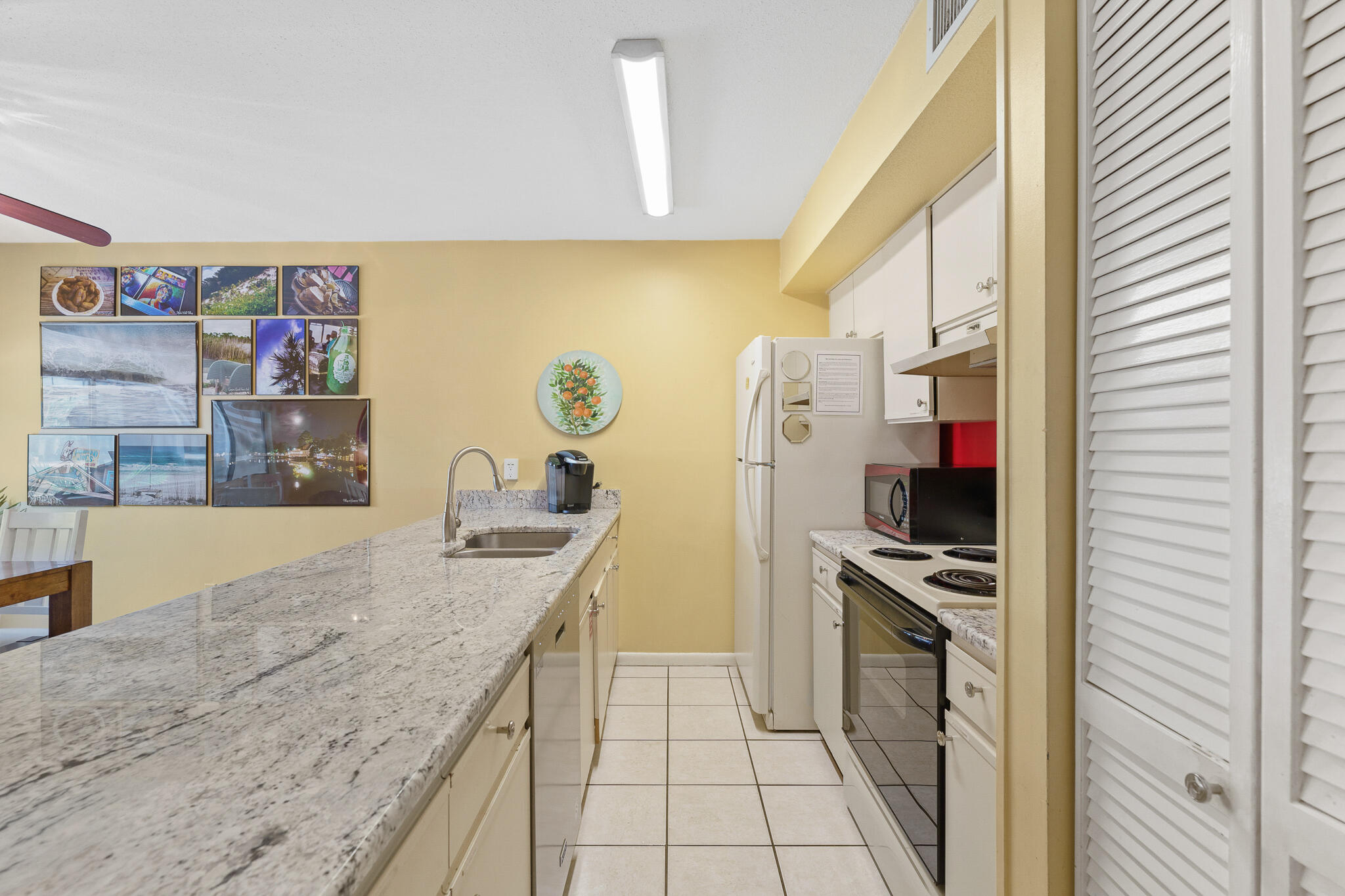 BLUE SURF TOWNHOMES - Residential