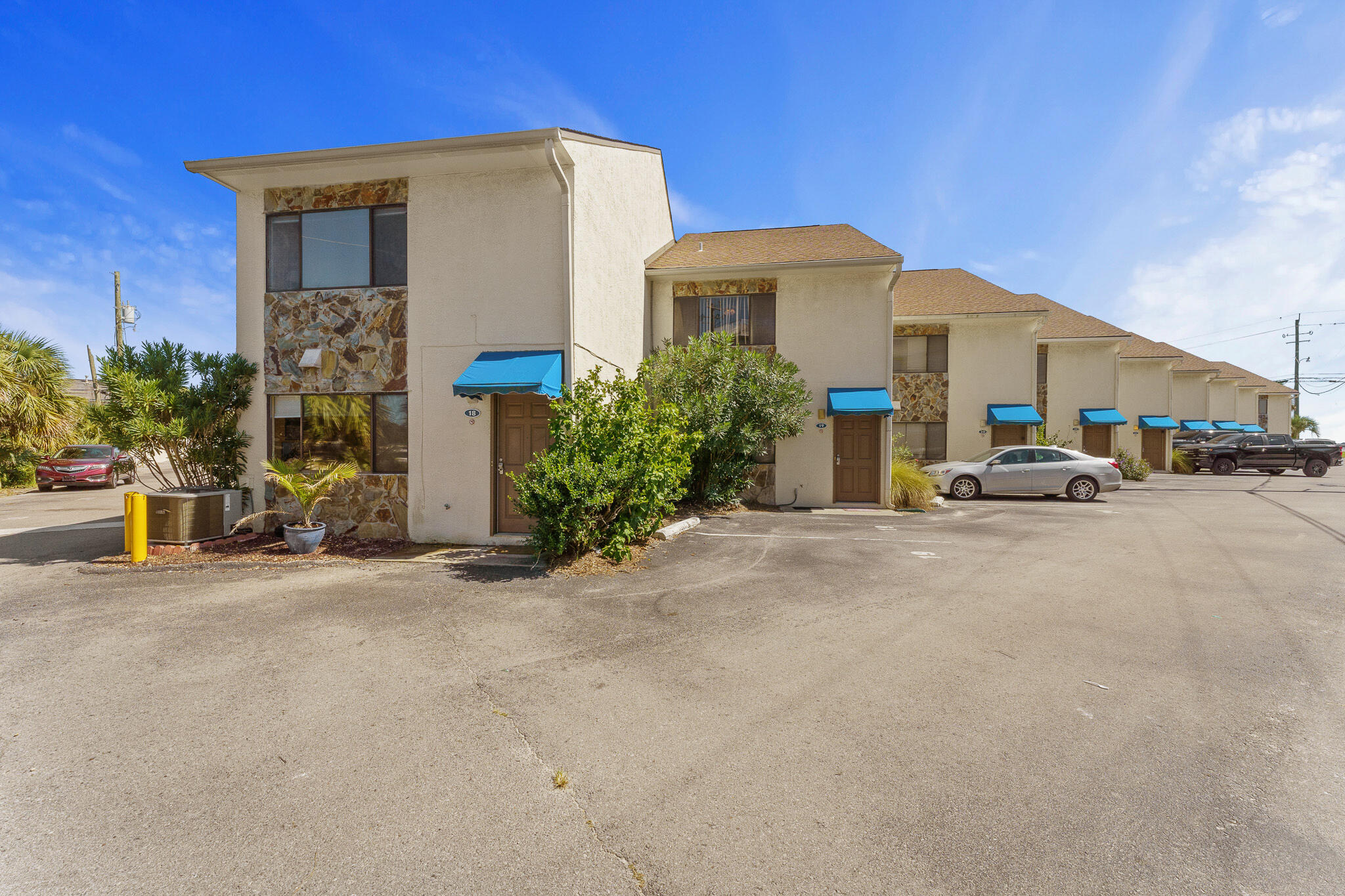 BLUE SURF TOWNHOMES - Residential