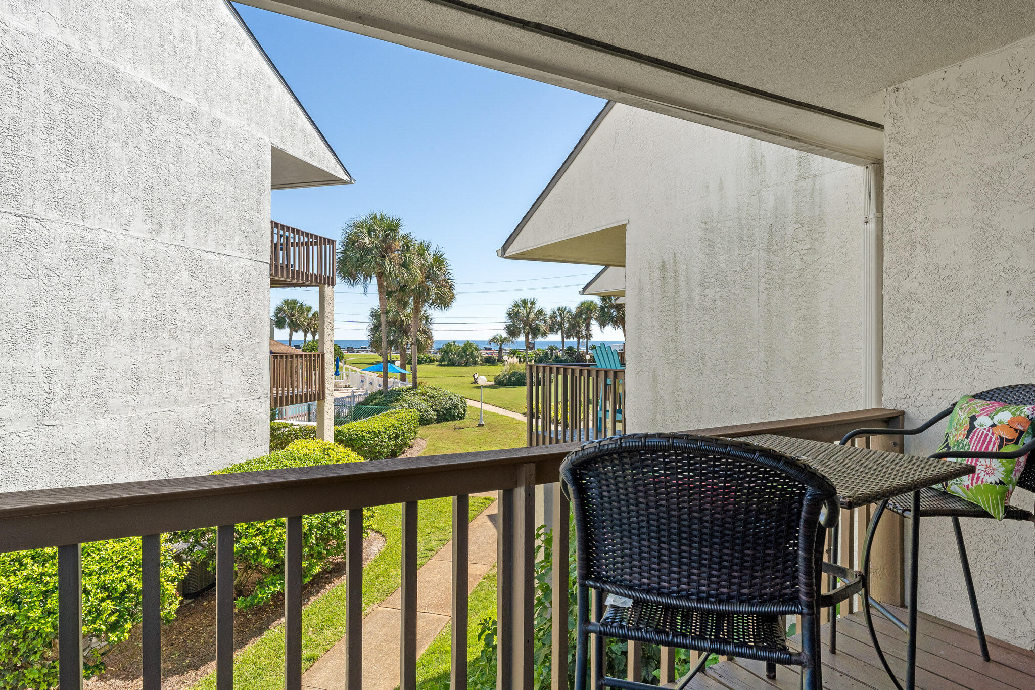 BLUE SURF TOWNHOMES - Residential