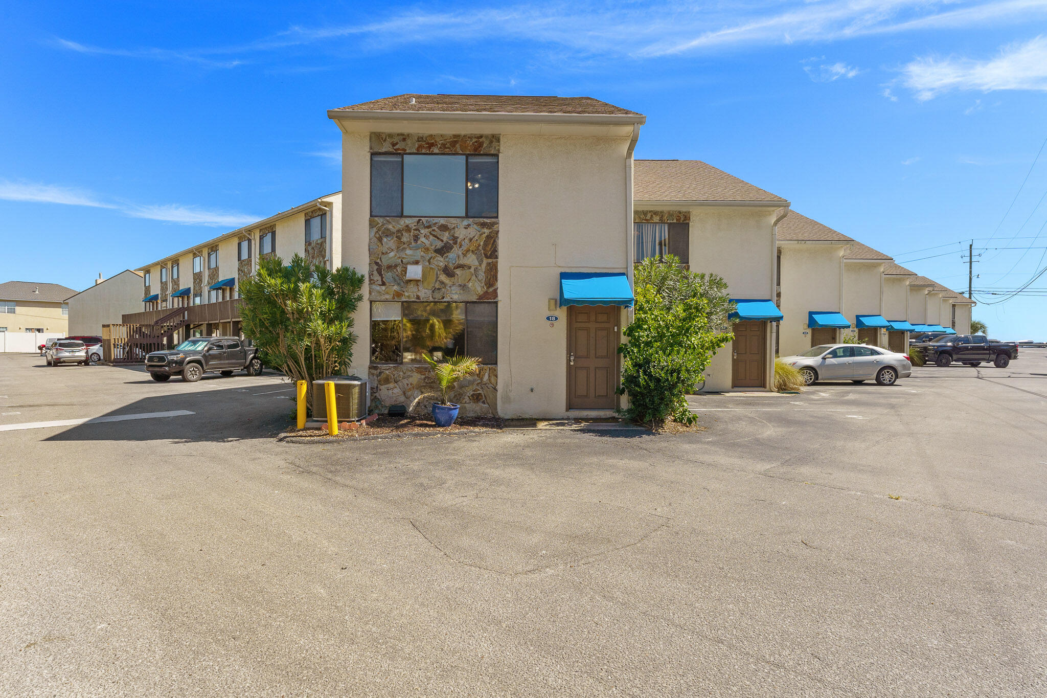 BLUE SURF TOWNHOMES - Residential