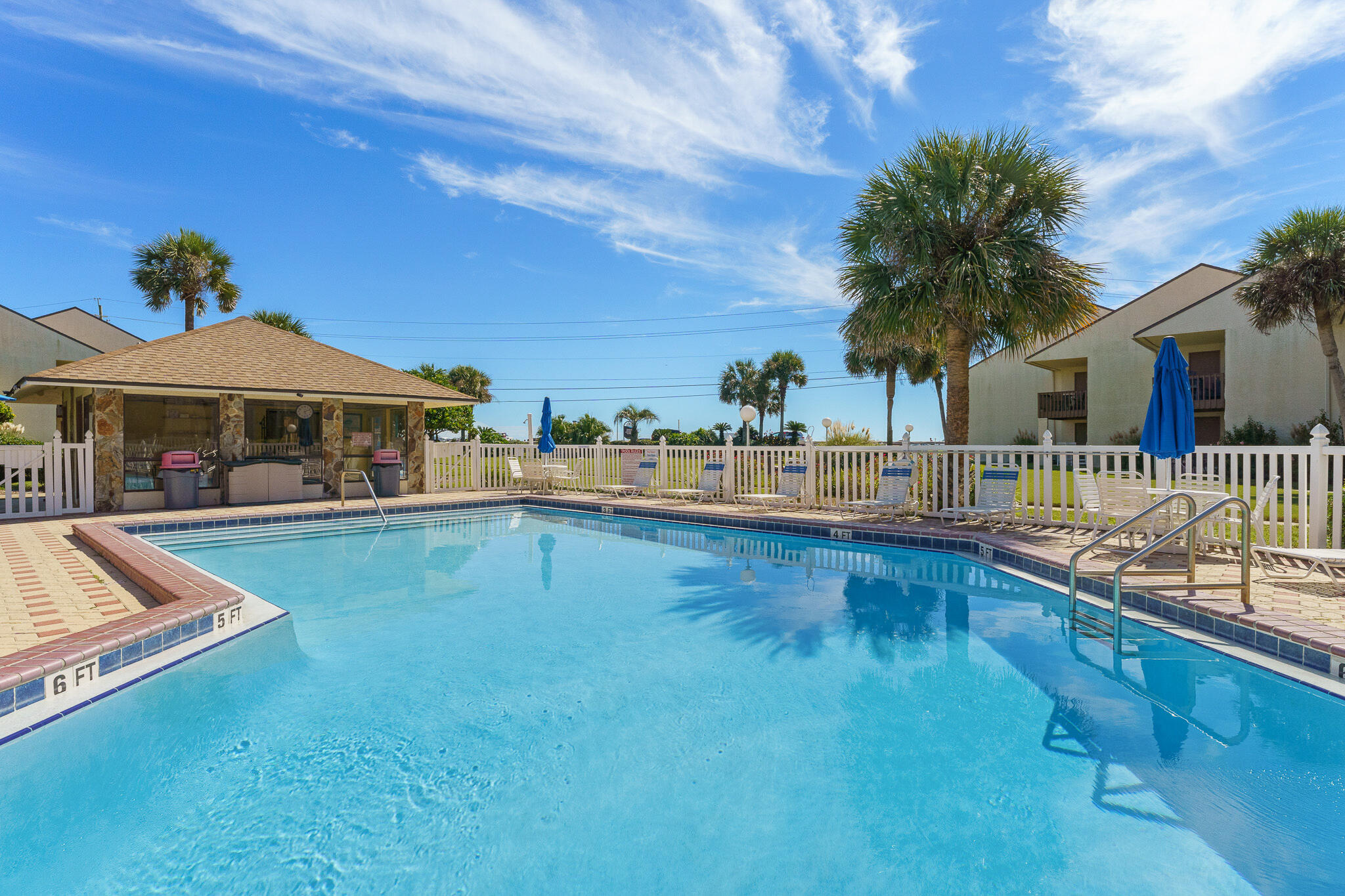 BLUE SURF TOWNHOMES - Residential