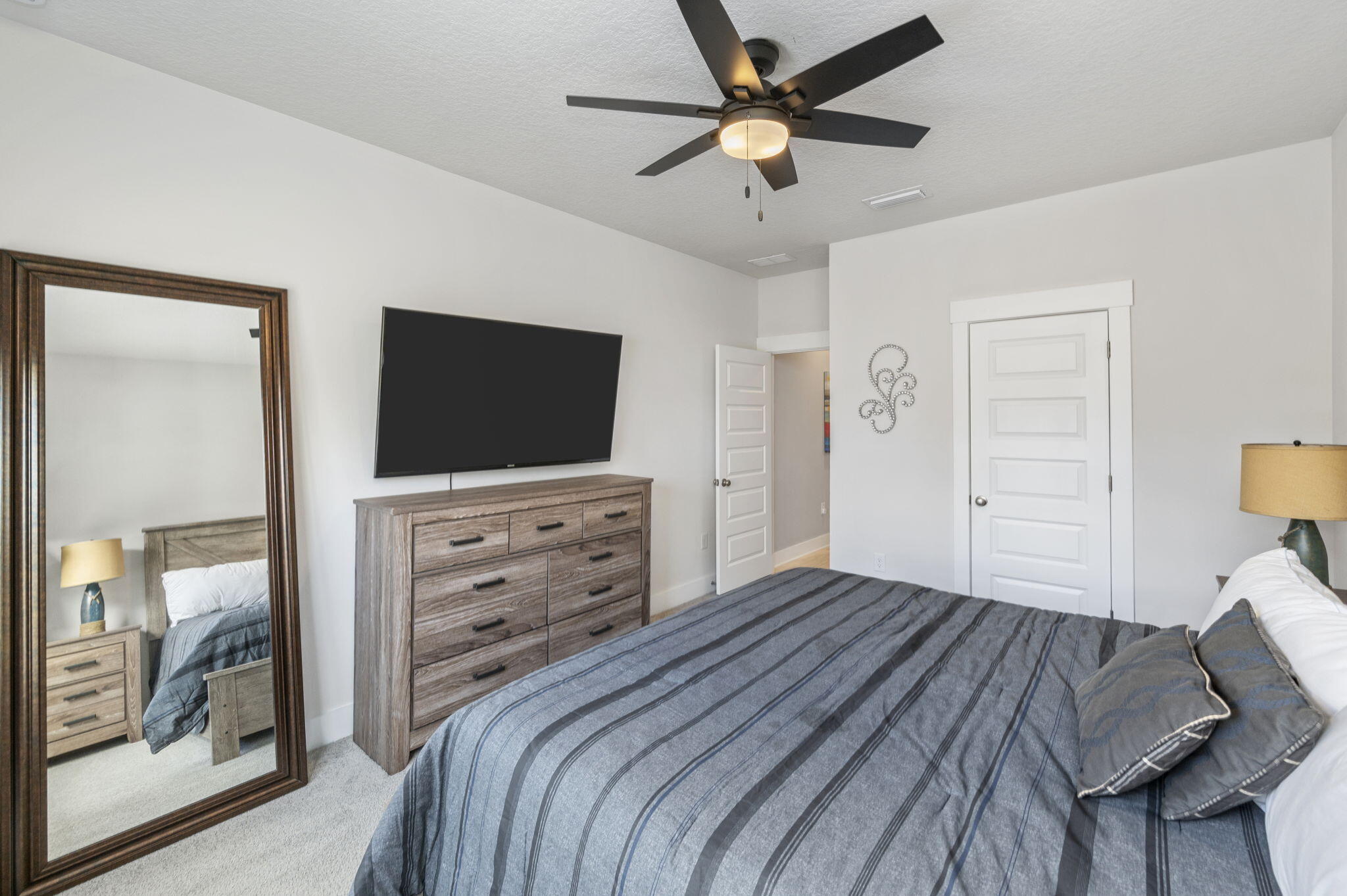 WATER'S EDGE - Residential