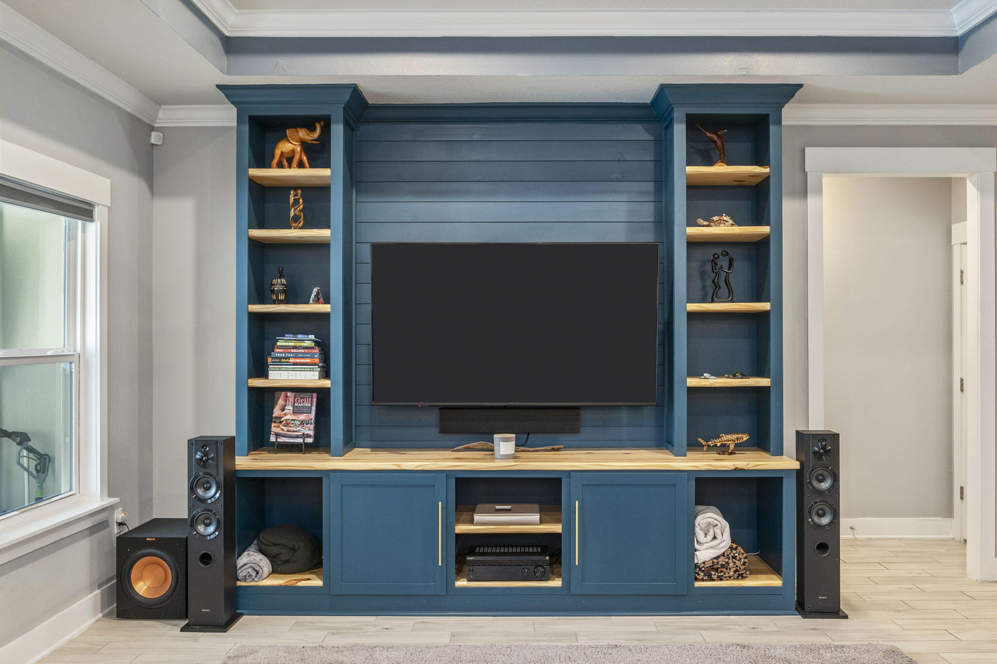 WATER'S EDGE - Residential