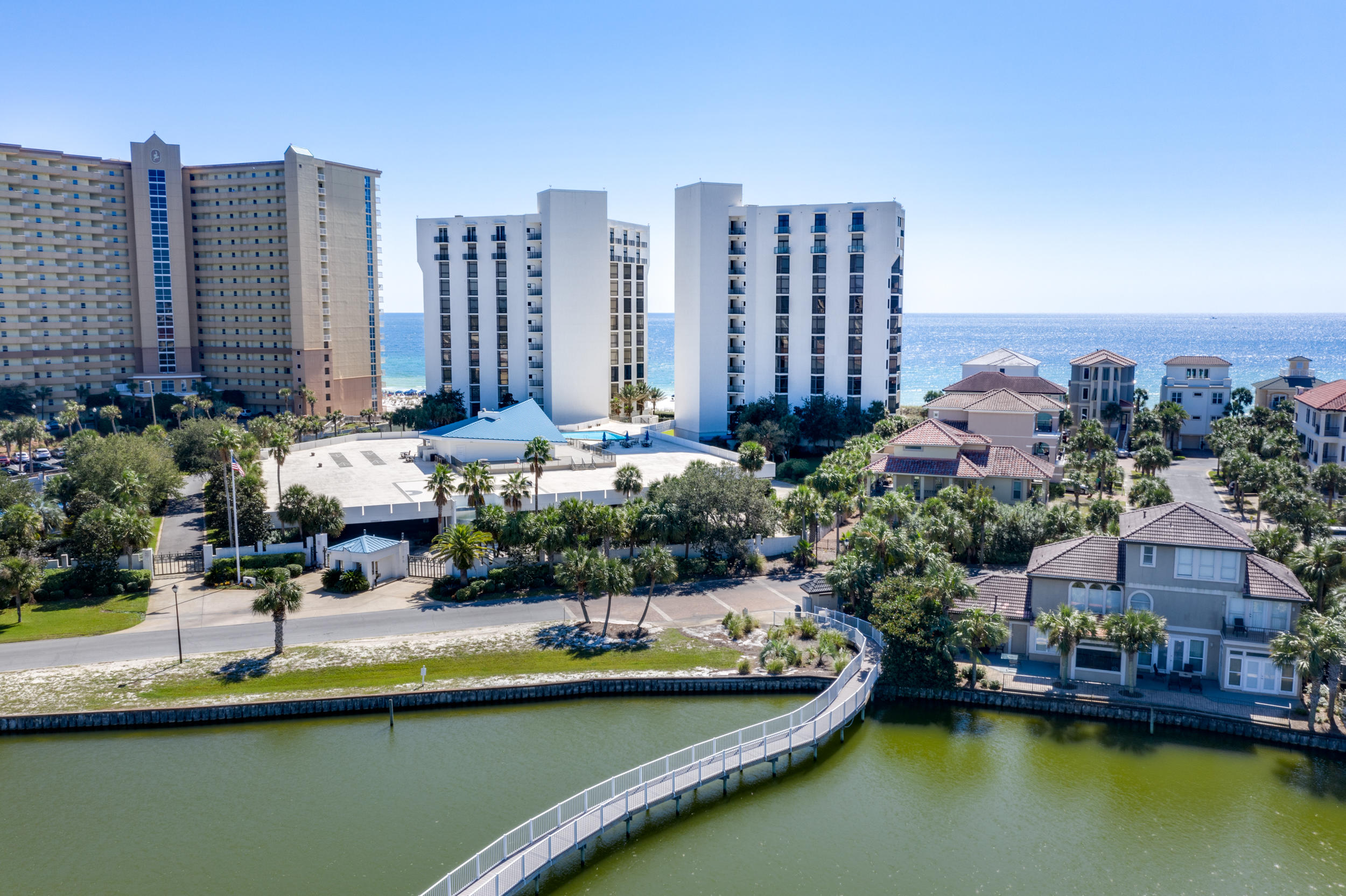 REGENCY TOWERS - Residential