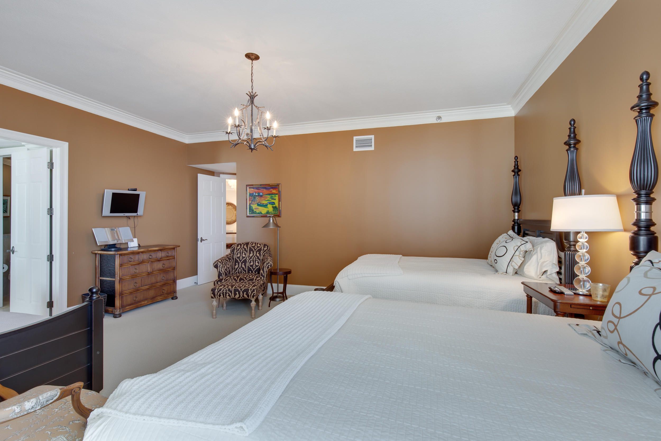 REGENCY TOWERS - Residential