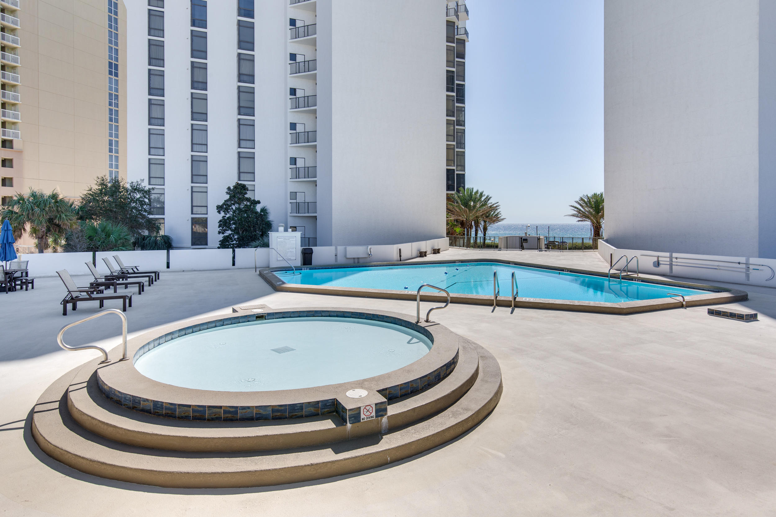 REGENCY TOWERS - Residential
