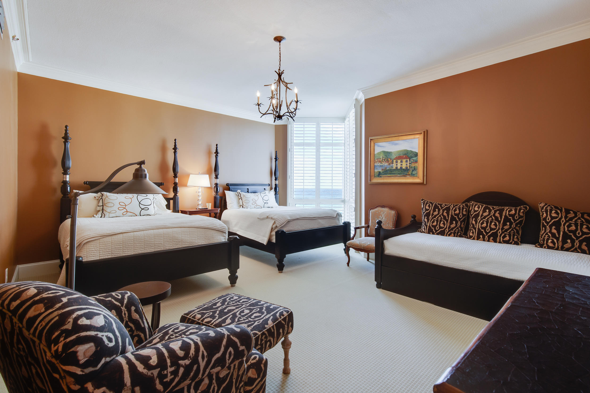 REGENCY TOWERS - Residential