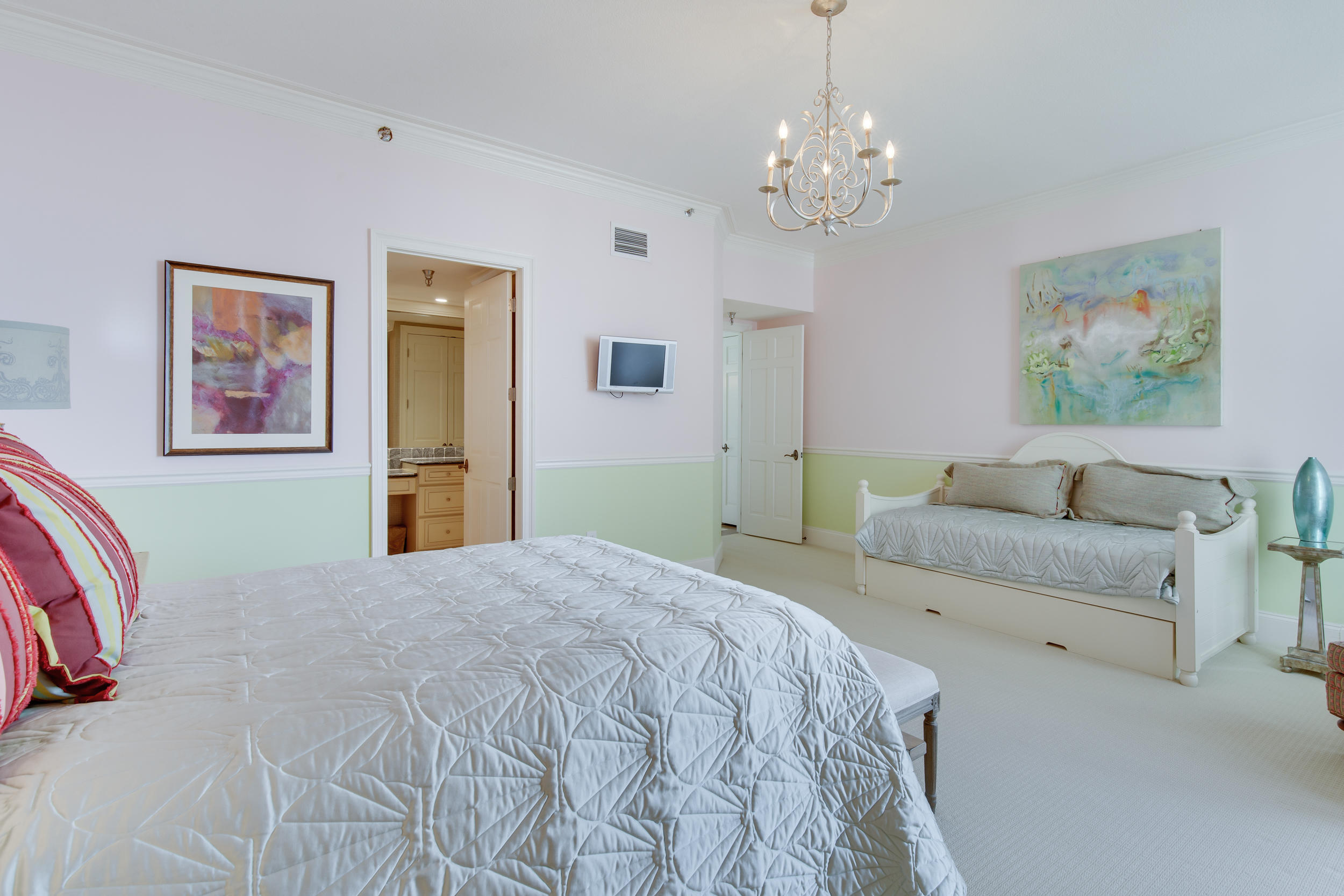 REGENCY TOWERS - Residential