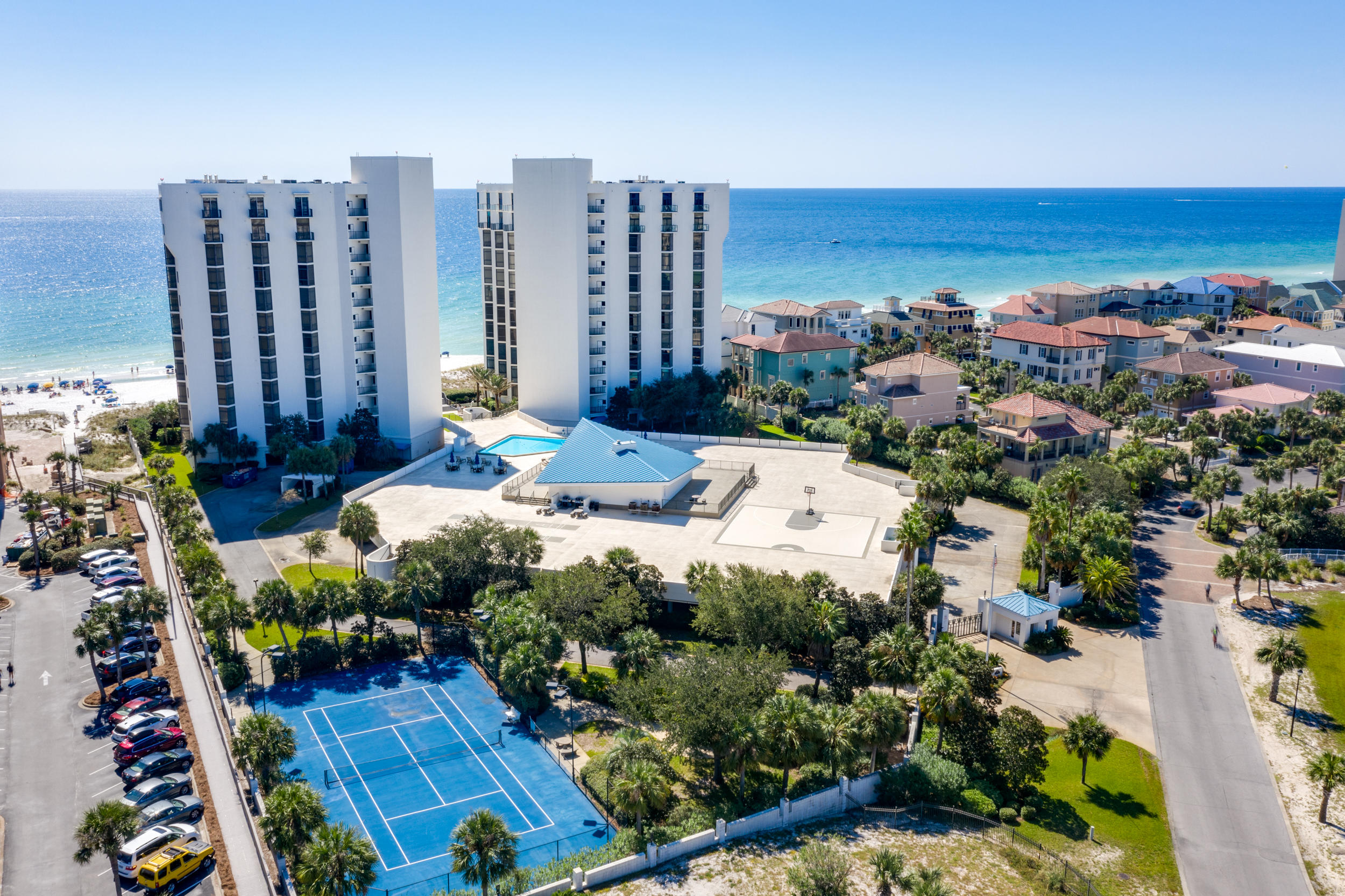 REGENCY TOWERS - Residential