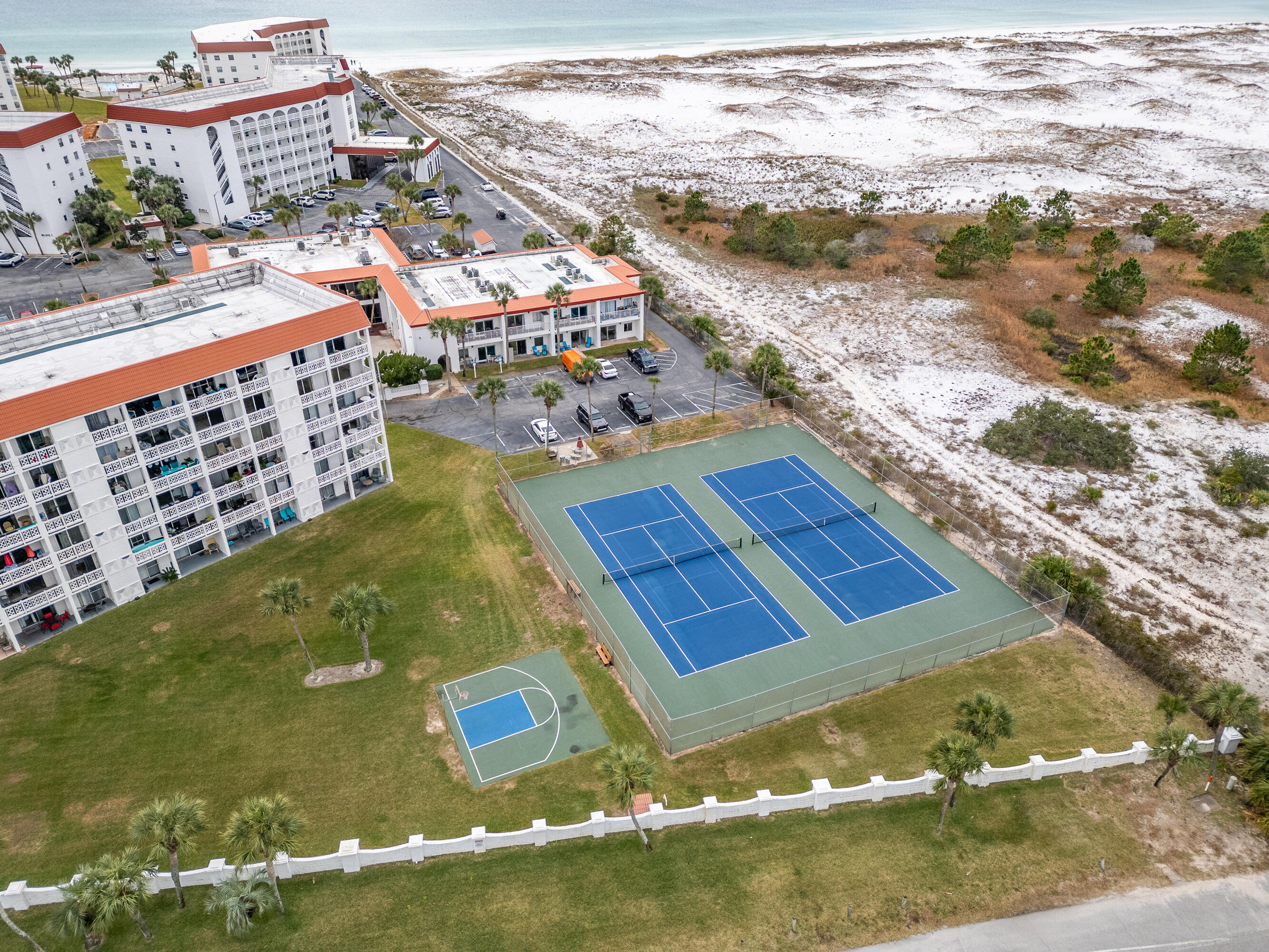 EL MATADOR CONDO - Residential