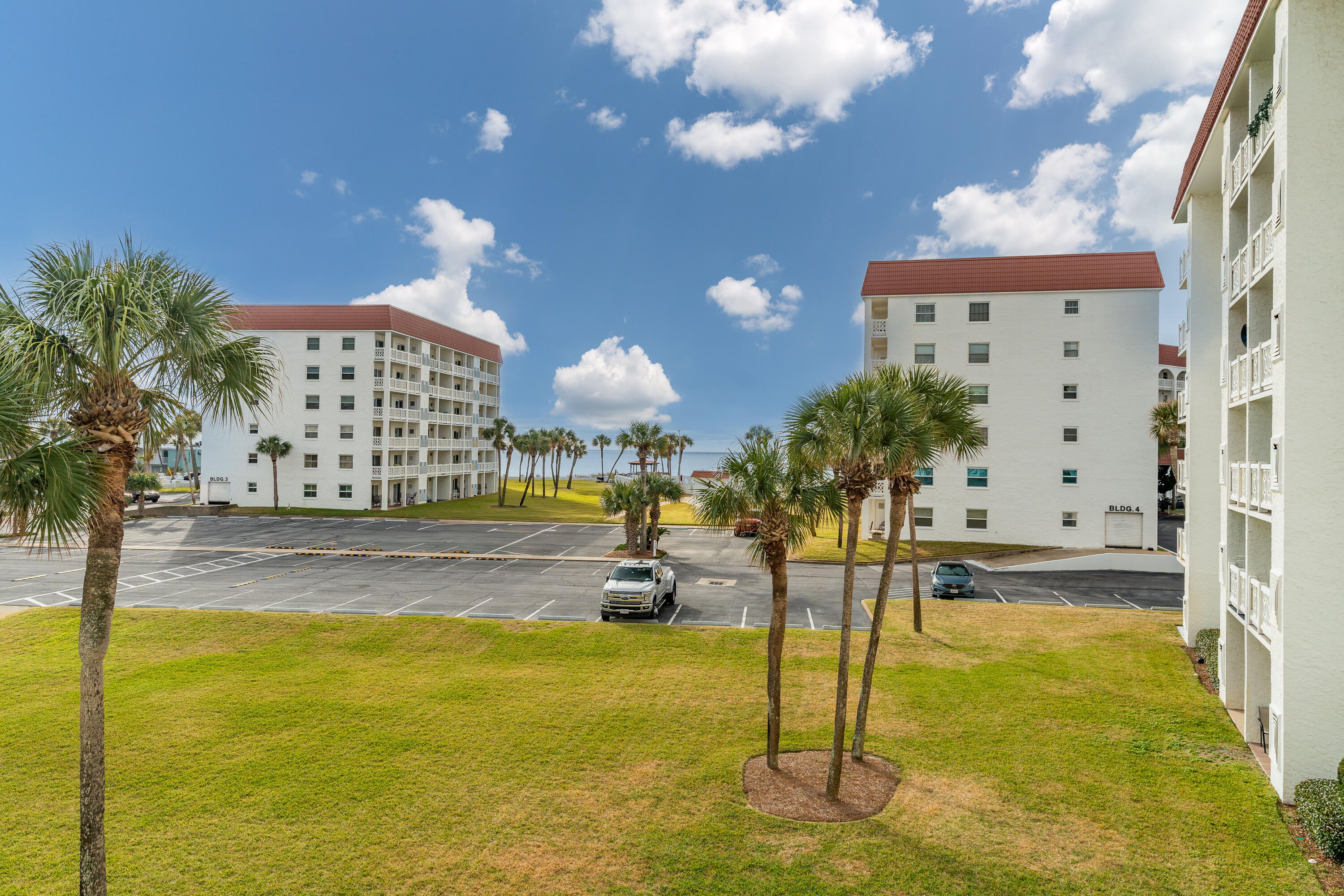 EL MATADOR CONDO - Residential