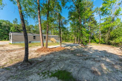 A home in DeFuniak Springs