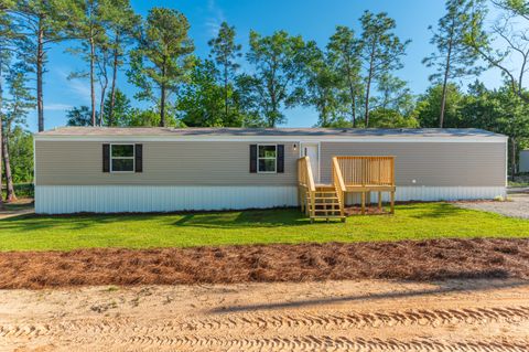 A home in DeFuniak Springs