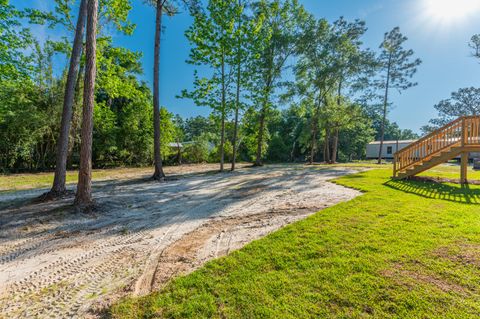 A home in DeFuniak Springs